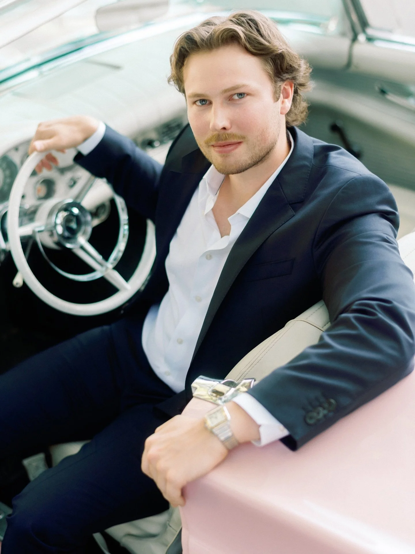 Julie &amp; Jordan 15
.
.
.
.
#calgaryphotographer #albertaphotographer #naturallightphotography #naturallightphotographer #lookslikefilm realbride portraitcollective yycweddingphotographer albertaweddingphotographer calgaryweddingphotographer cuteco