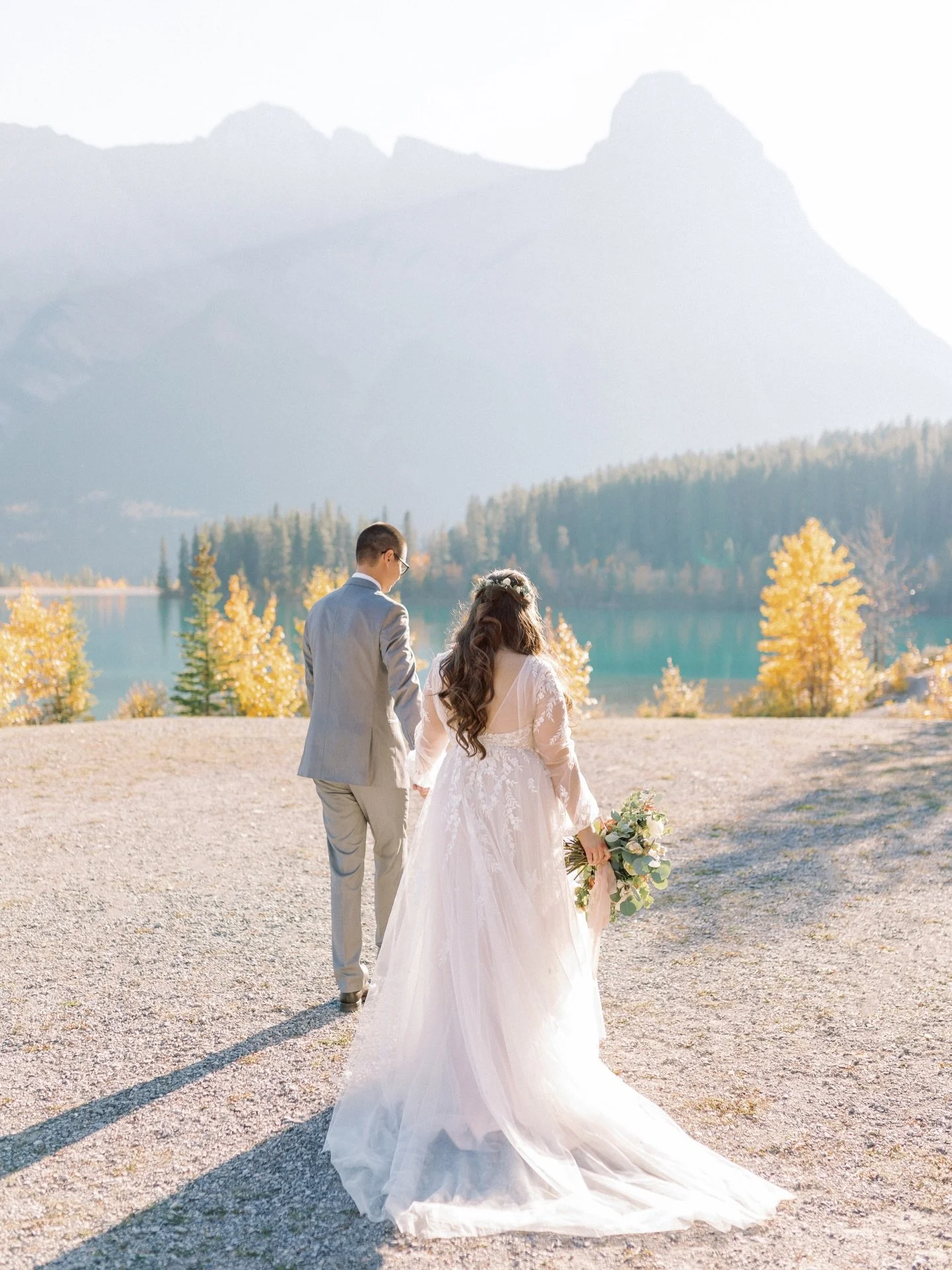 Jenny &amp; Andrew 3
.
Venue: @silvertipresort 
Wedding Planning, Design &amp; Coordination: Lisa Grosso @mountain.bride 
Videographer: @yourblack_and_white 
Florist: @the.romantiks
Cake Artist: @kakebydarci
Band: @supersonicheartsband
Hair &amp; Mak