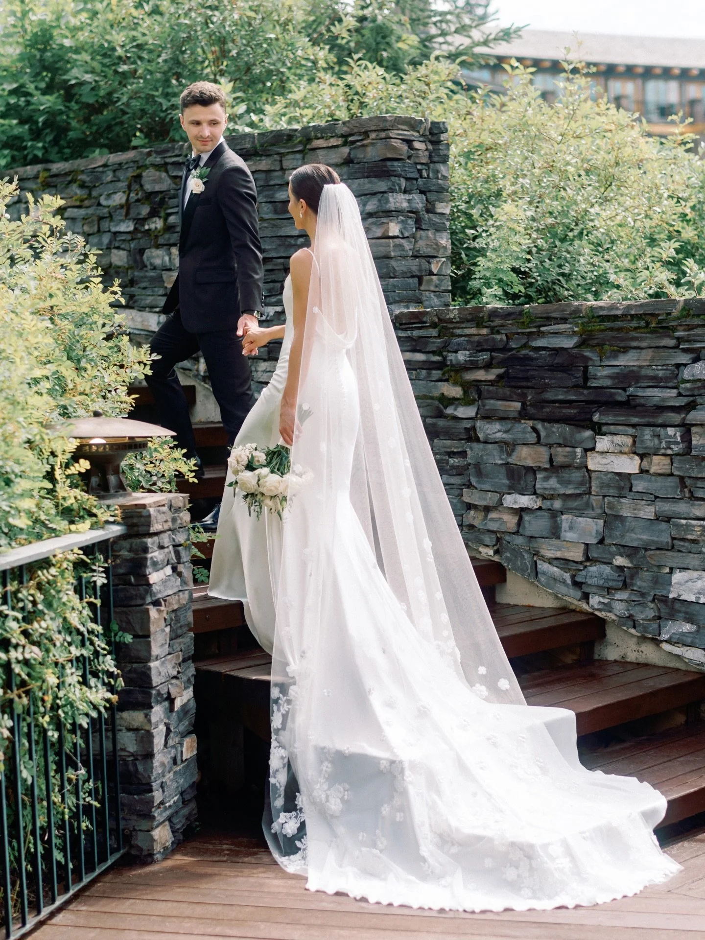 Alyssa &amp; Tanner 1 
.
Featured on: @rockymtnbride 
Venue: @azuridge @azuridgeweddings
Wedding Planner: @cnceventdesign 
Florals: @modernflowerstories 
Cake Artist: @prettysweetyyc 
DJ: @pezproductions
Makeup Artist: @nicoledoesmakeup
Hair Stylist: