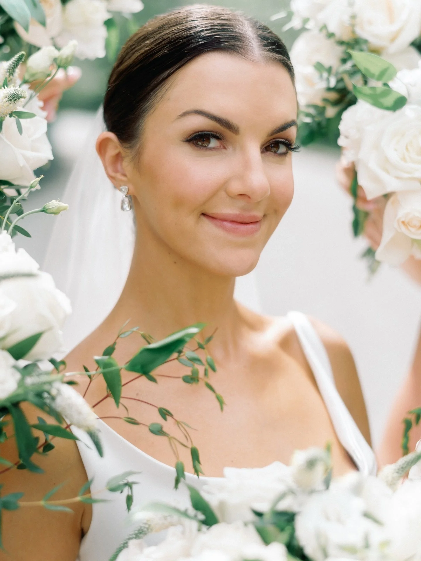 Alyssa &amp; Tanner 5
.
Featured on: @rockymtnbride 
Venue: @azuridge @azuridgeweddings
Wedding Planner: @cnceventdesign 
Florals: @modernflowerstories 
Cake Artist: @prettysweetyyc 
DJ: @pezproductions
Makeup Artist: @nicoledoesmakeup
Hair Stylist: 