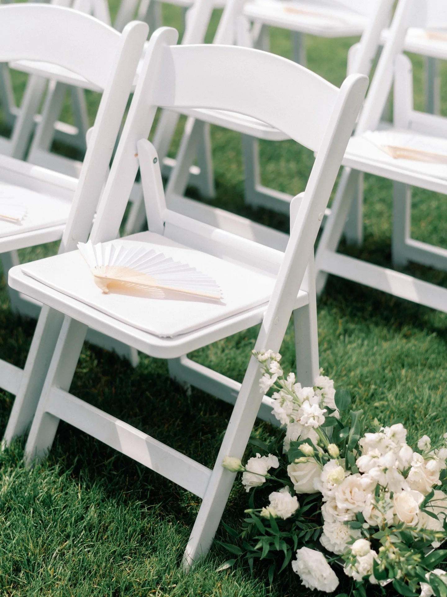 Alyssa &amp; Tanner 6
.
Featured on: @rockymtnbride 
Venue: @azuridge @azuridgeweddings
Wedding Planner: @cnceventdesign 
Florals: @modernflowerstories 
Cake Artist: @prettysweetyyc 
DJ: @pezproductions
Makeup Artist: @nicoledoesmakeup
Hair Stylist: 