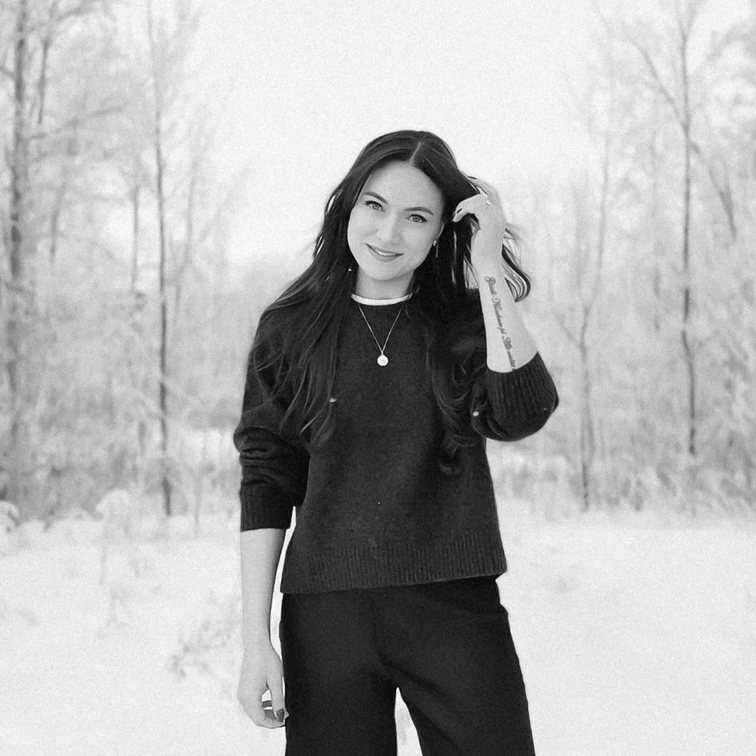 Apr&egrave;s-ski
.
.
.
.
#calgaryweddingphotographer #lookslikefilm #apresski #behindthelens #weddingphotographer