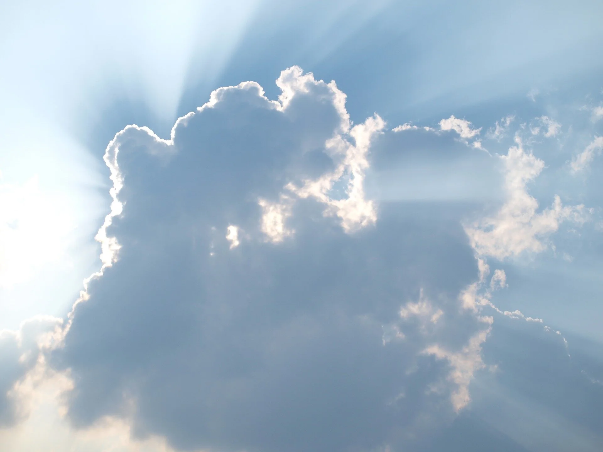 cloud-1574772_1920.jpg
