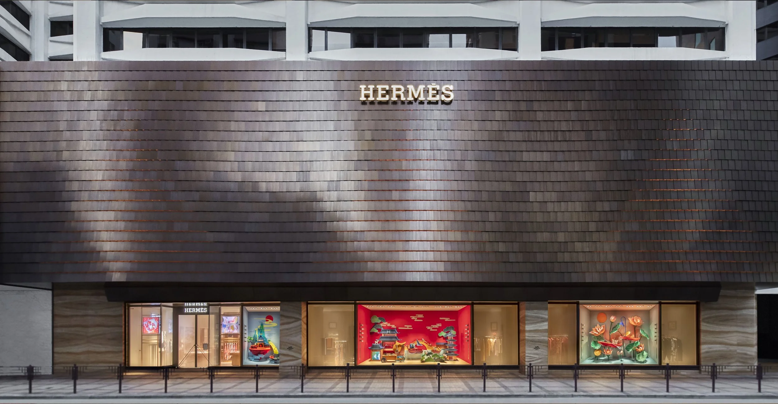 Hermes window design by Cynthia Mak inspired by Along the River During the Qingming Festival in Hong Kong and Macau