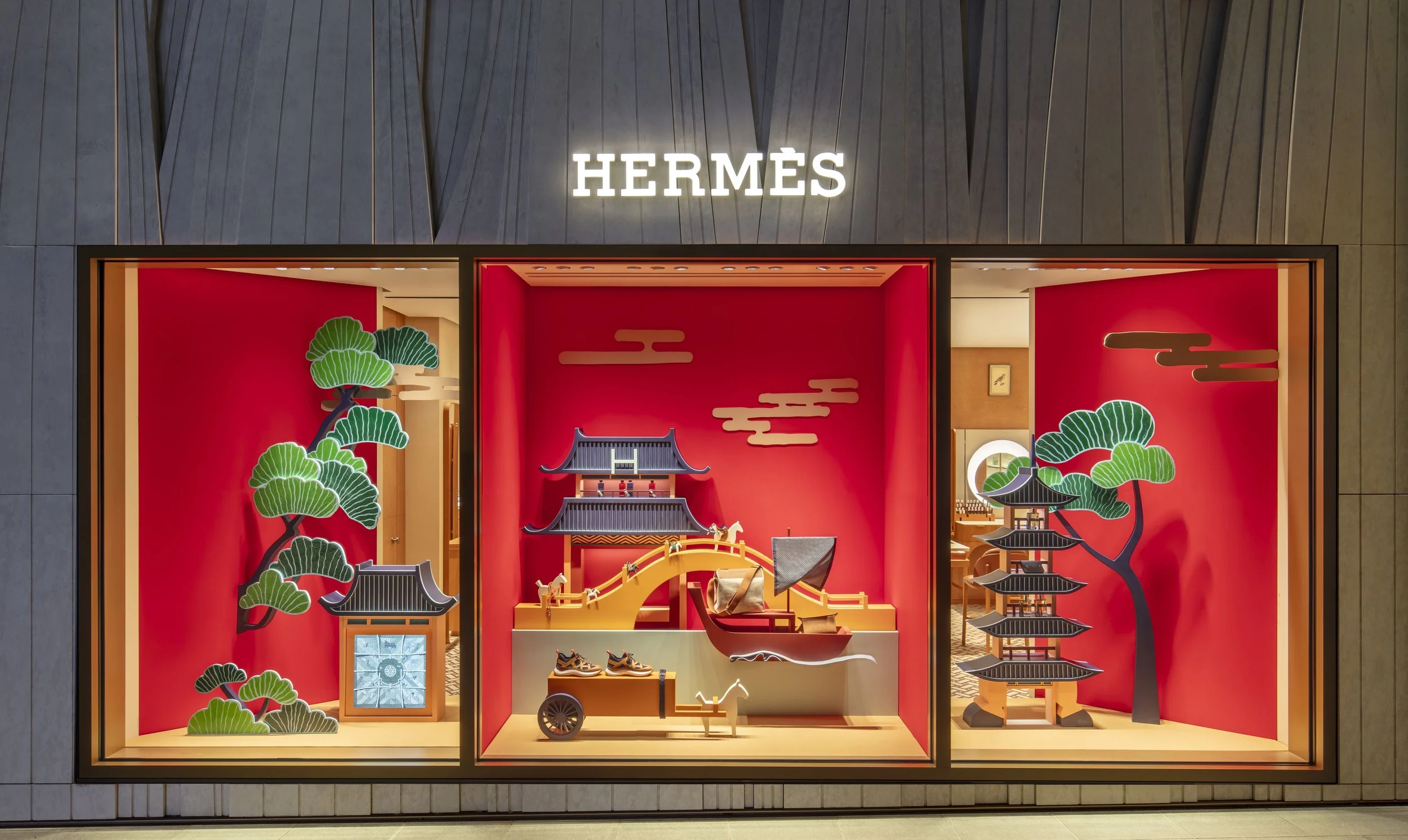 Hermes window design by Cynthia Mak inspired by Along the River During the Qingming Festival in Hong Kong and Macau