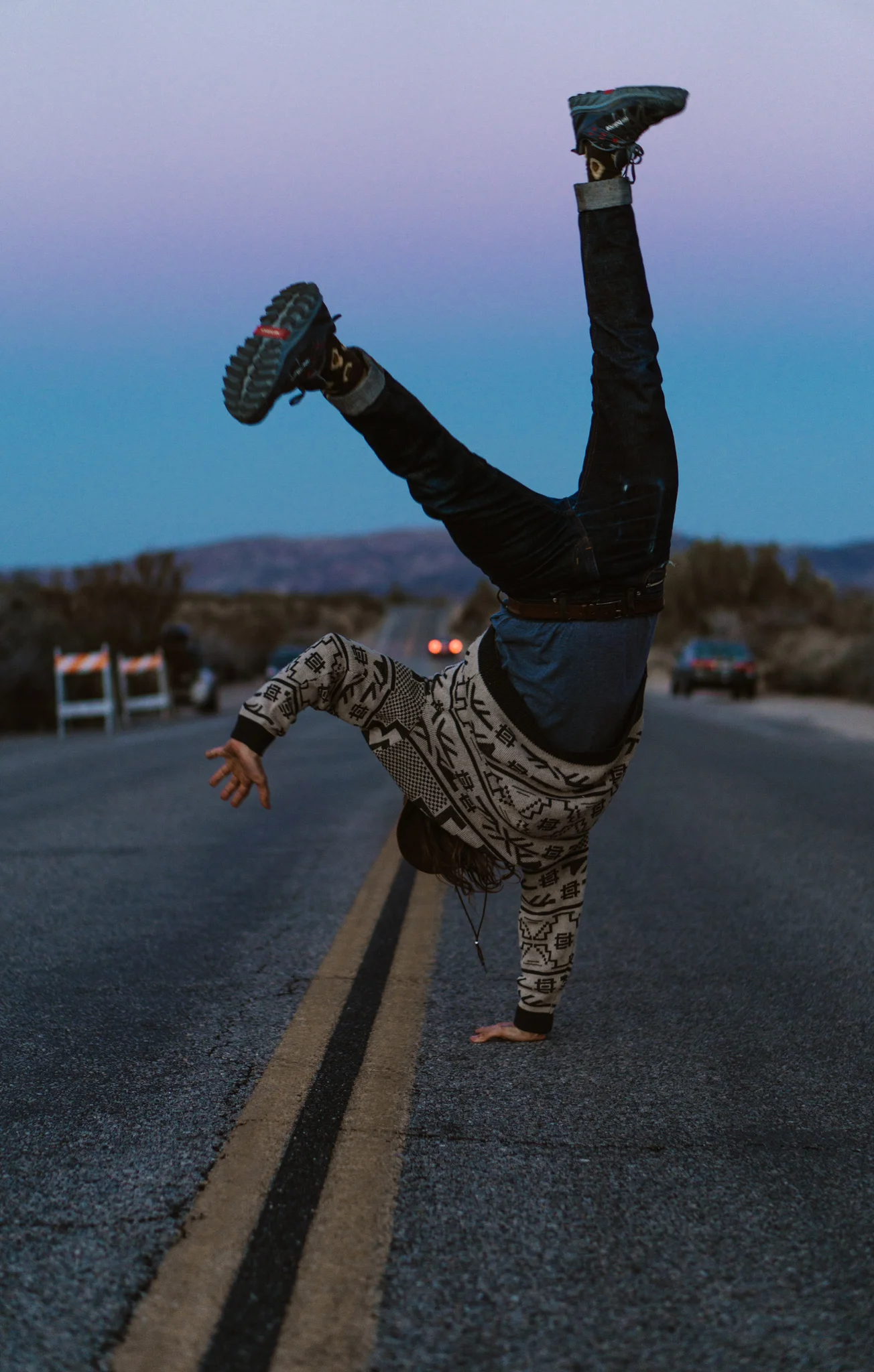one hand handstand.jpg