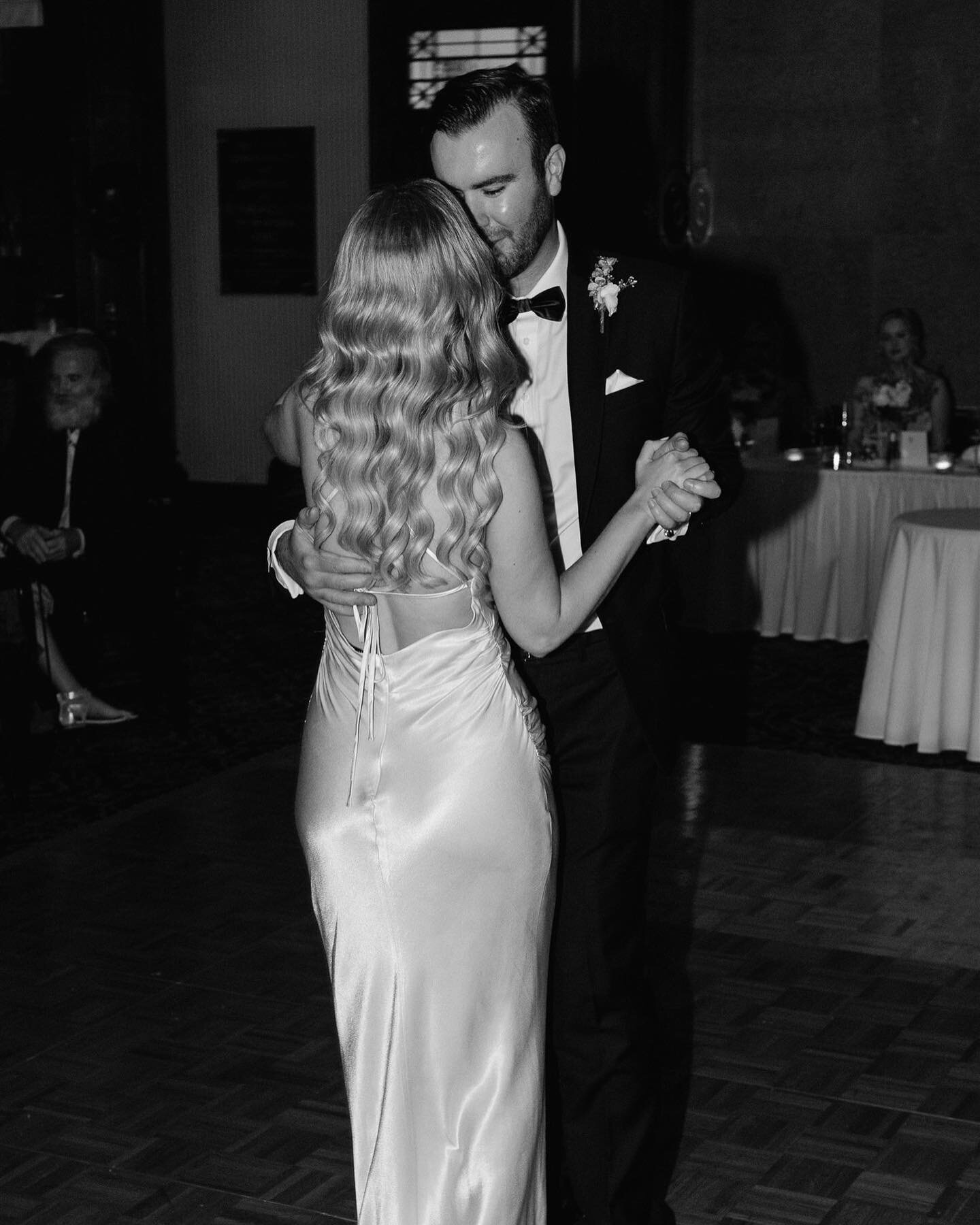 Genevieve and David showing us just how beautiful an elegant embrace can be. Knowing how to hold your partner beautifully (strong and supportive but not too stiff or overly structured) for dancing isn&rsquo;t easy&hellip; these two lovers giving us a