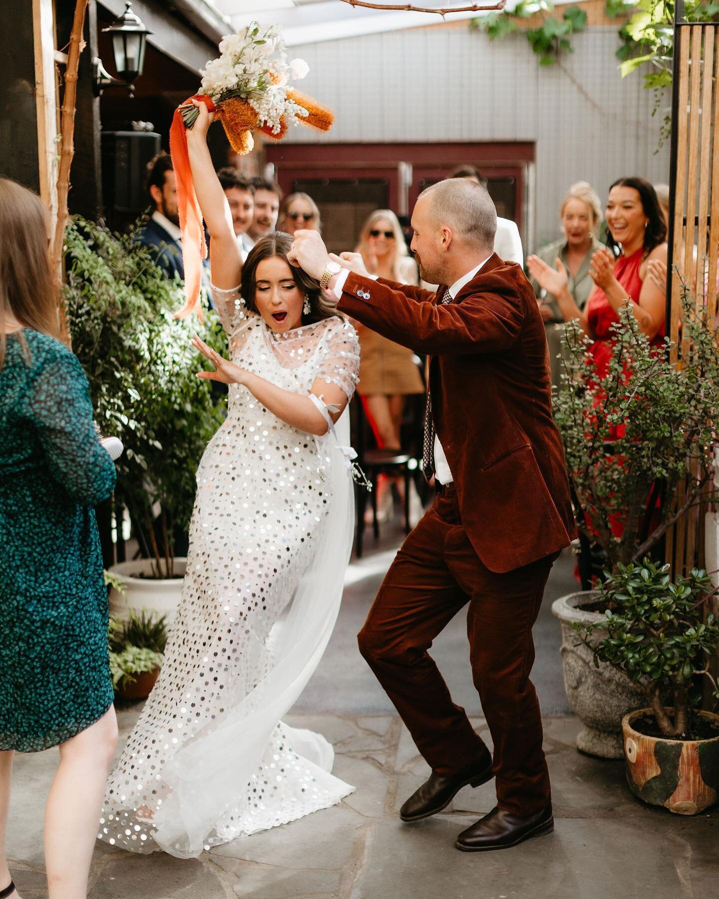 Congratulations to the fabulous Milly and Trent!! Absolutely thrilled to be part of this epic retro wedding giveaway, helping out these lovers with some groovy moves for their First Dance 🪩❤️

Such a privilege to work with such beautiful humans&hell
