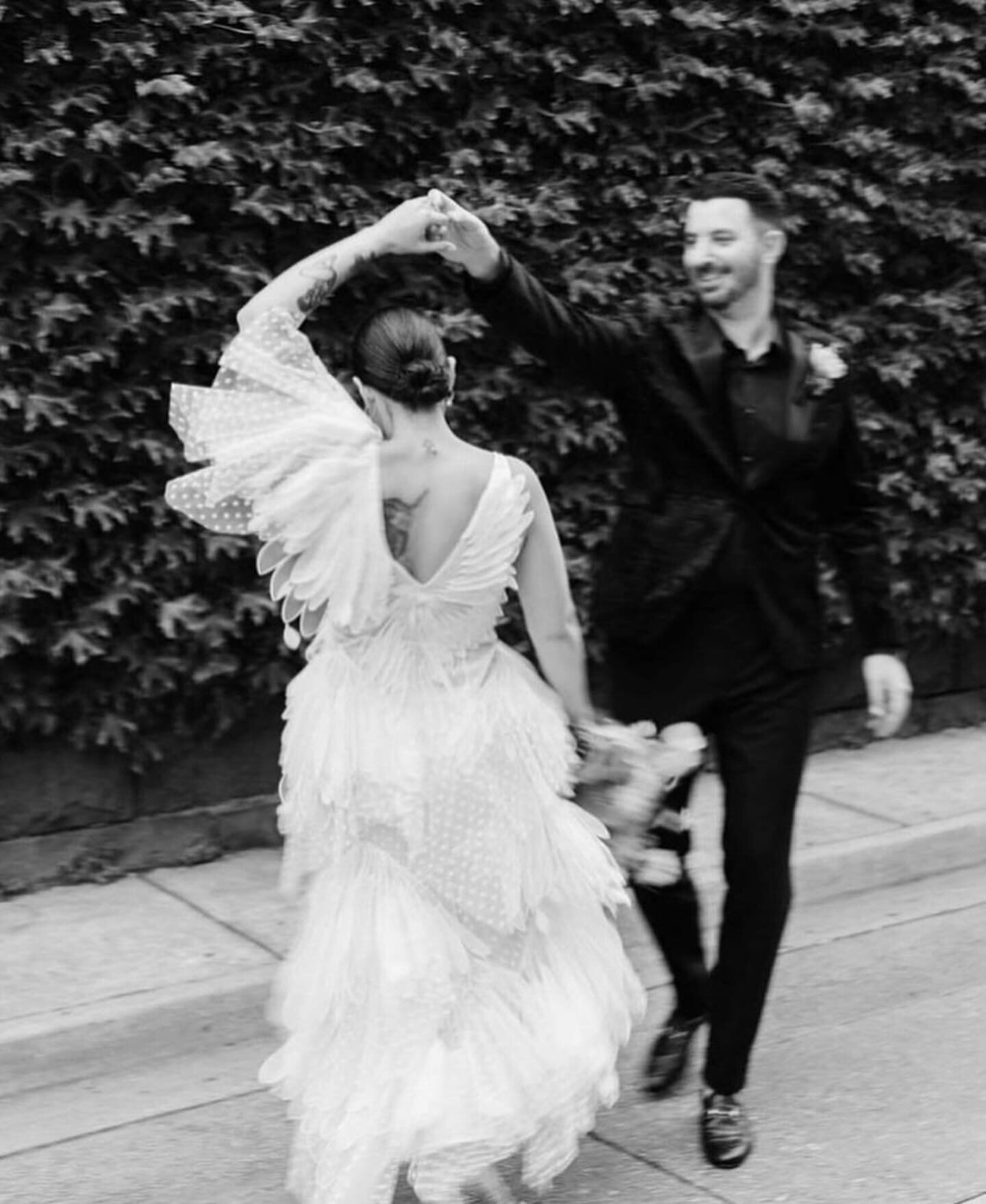 Bella and Adam&rsquo;s wedding feautured over @newyorkbridesmag 🖤

Photography @elsacampbellphotography 
@_allebasi 
@pompandsplendour 
@rupertonrupert 
@misstrixiedrinkstea 
@killerqueencreative 
@littlewolfentertainment 
@damonhughescelebrant 
@th