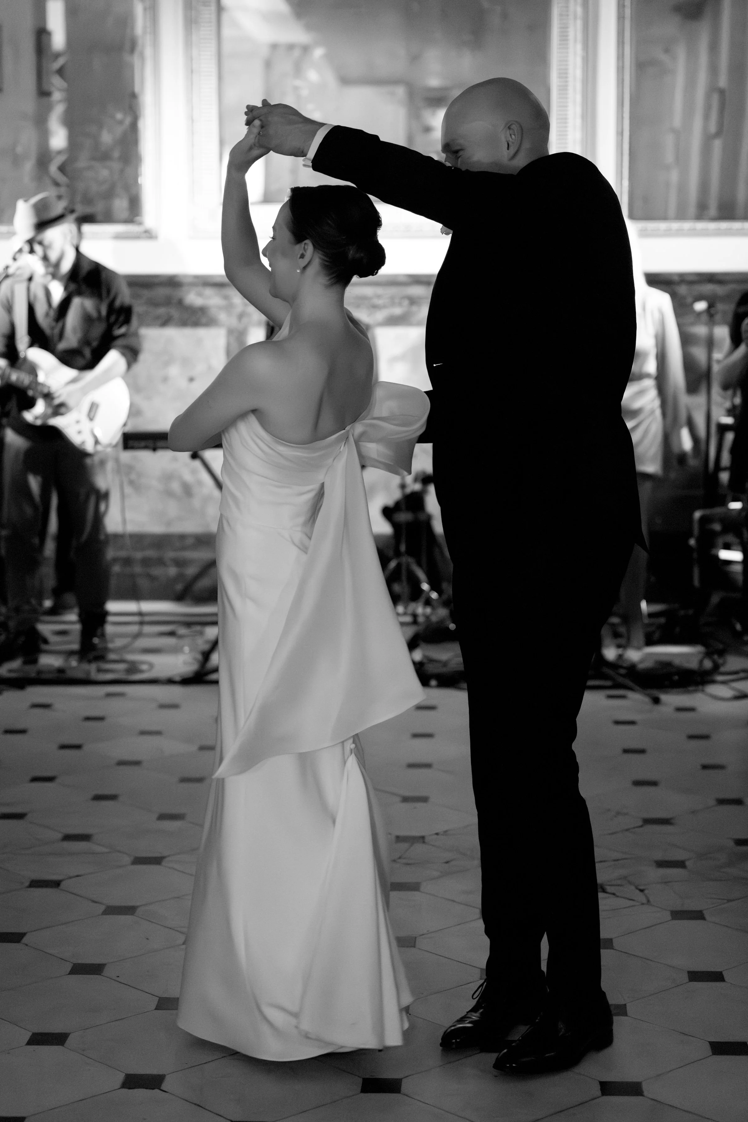 Couple performing a personalised wedding first dance.