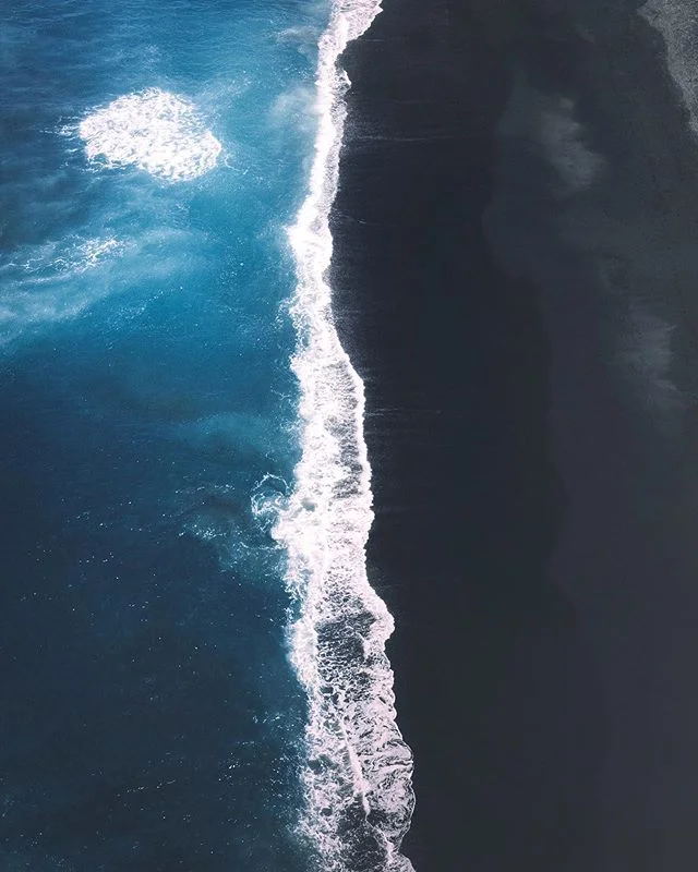 Finally got to visit a black sand beach and I didn’t even needed to go to Iceland 😝! Such an awesome place with no crowds or tourists. 🌊🖤 #wonderfulindonesia