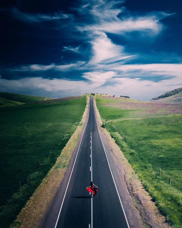💃🏻 + 🛣 
Ok ok, I’ll post some SA content 😋#HelloFrom Rapid’s Bay, this is probably my most favourite stretch of road in @southaustralia especially in spring when the mountainside is a lush green.
