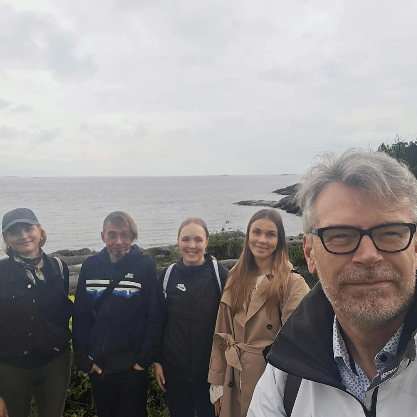 Toimisto vietti eilen vuosittaista kesäpäivää, ja tällä kertaa suuntasimme nykytaiteen valtaamaan Vallisaareen. 
@helsinkibiennial tarjoili kiinnostavan näyttelyn, ja ihastuimme Vallisaaren kauniiseen luontoon. ?