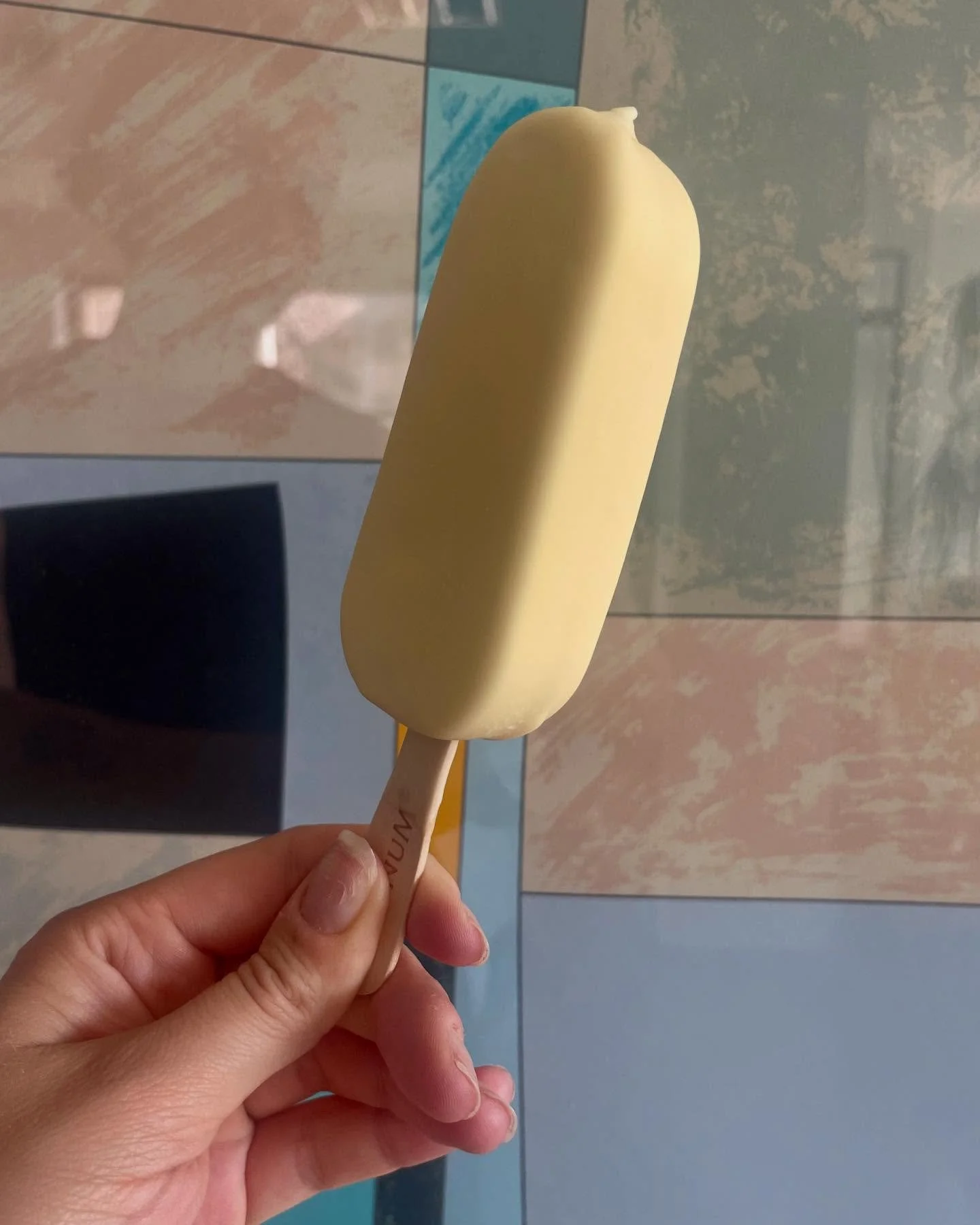 Monet lomalaiset nauttivat auringosta, mutta töissä puurtaville helteet voivat aiheuttaa päänvaivaa. 🥵
Tiesithän, että työnantajan on huolehdittava siitä, ettei työntekijä altistu liian korkeille ta