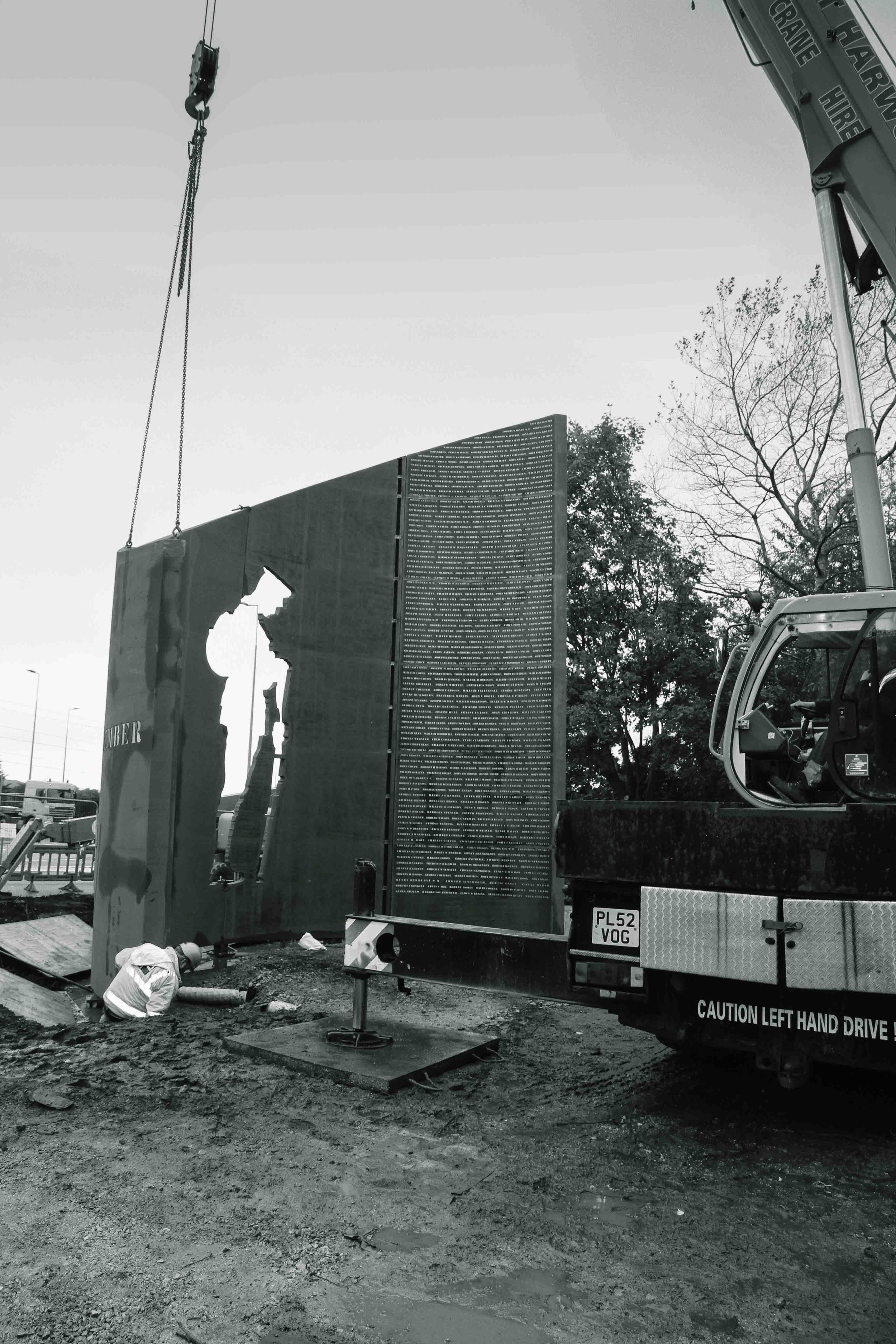 DP_Structures_War_Memorial_install_BW06_1.JPG