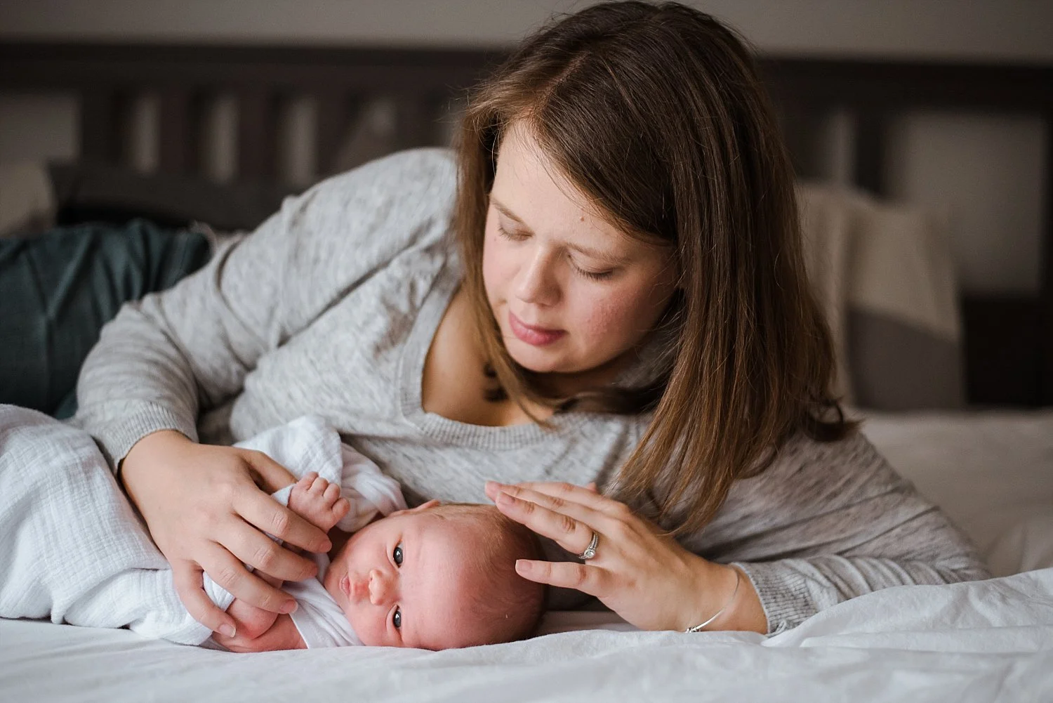 Mom on bed with newborn baby | How to Prepare for your Lifestyle Newborn Session | adriennelouisephotography.com
