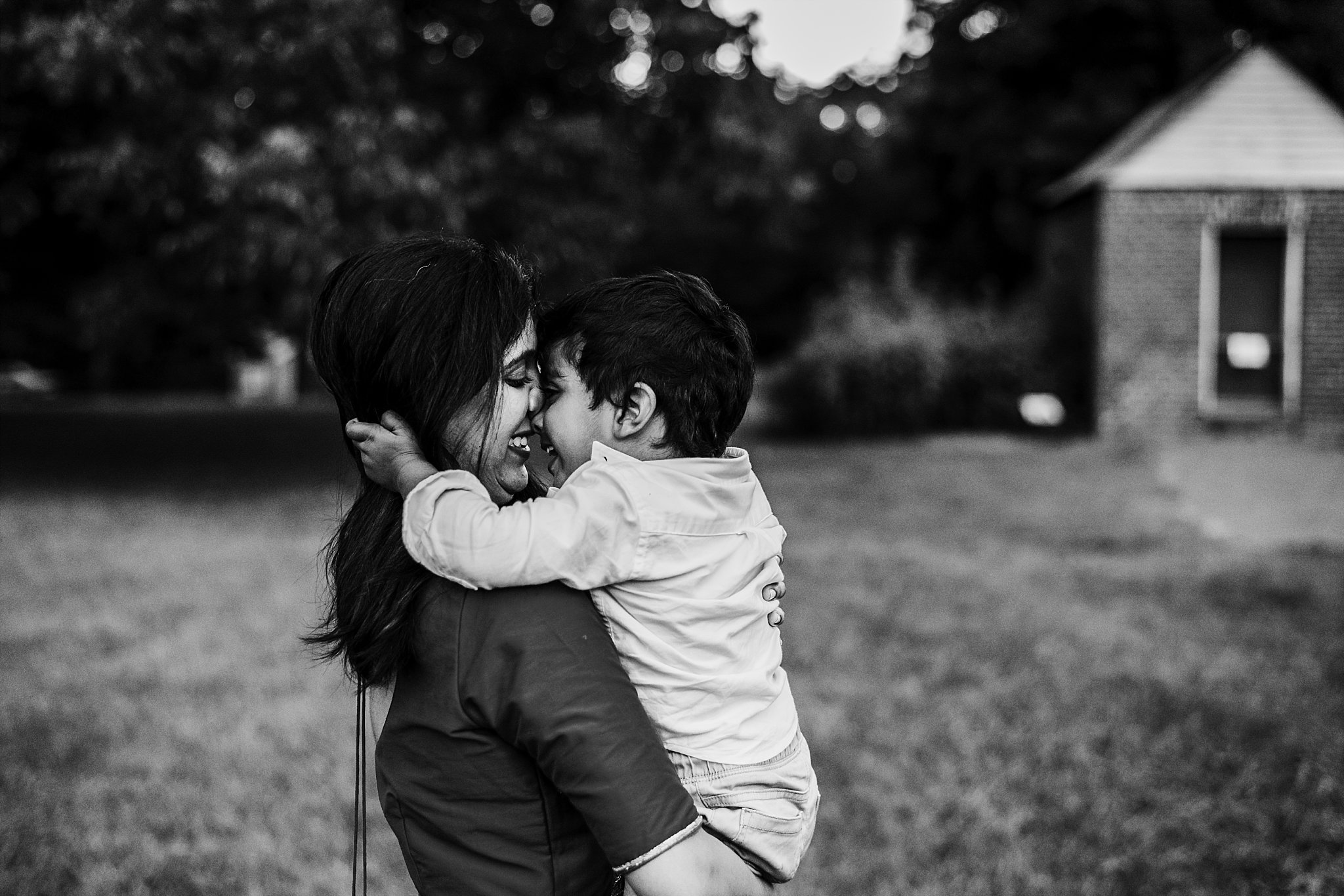 toddler and mom snuggling