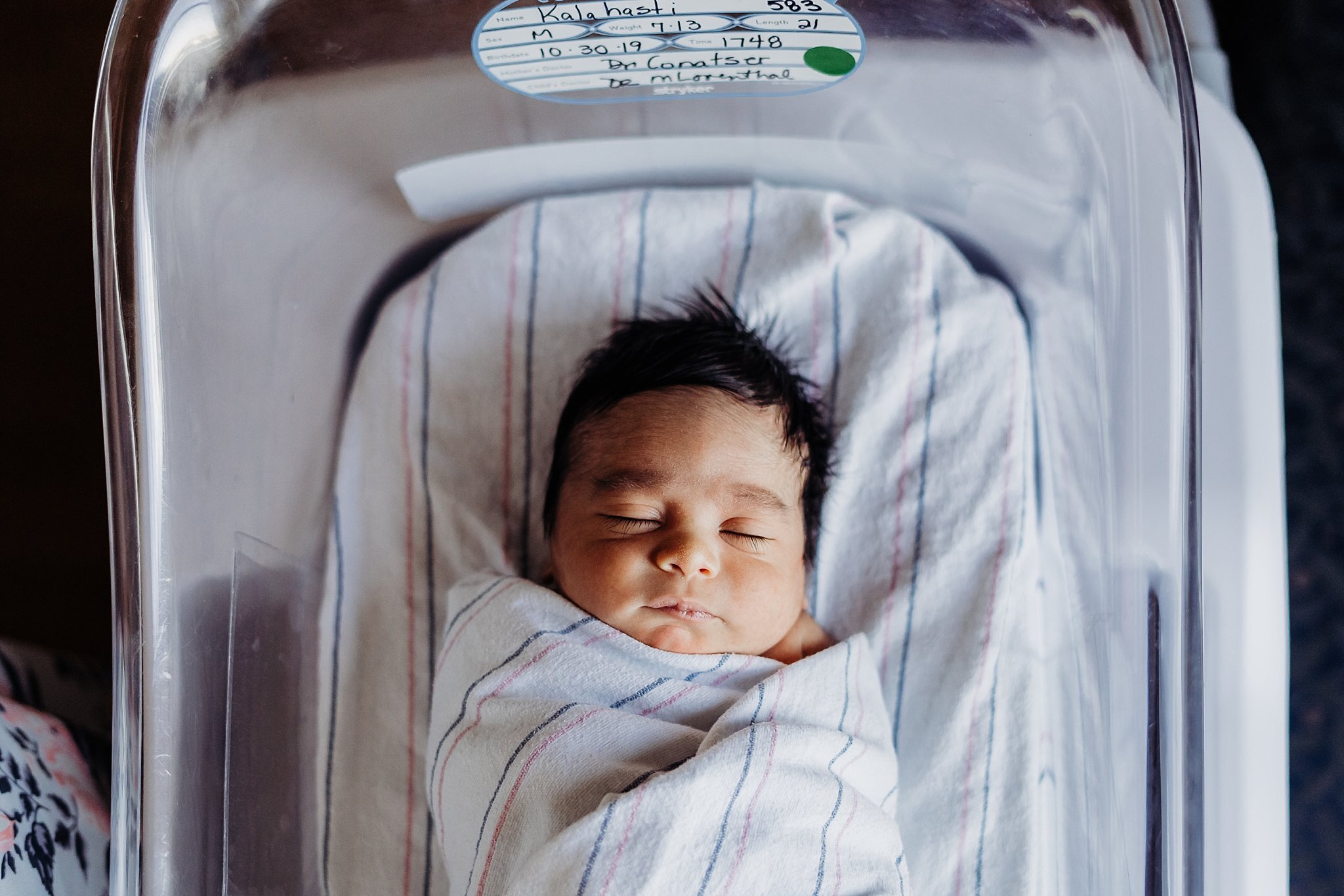 Newborn baby in bassinet at Northside Atlanta Hospital | Atlanta Fresh 48 Newborn Hospital Photography