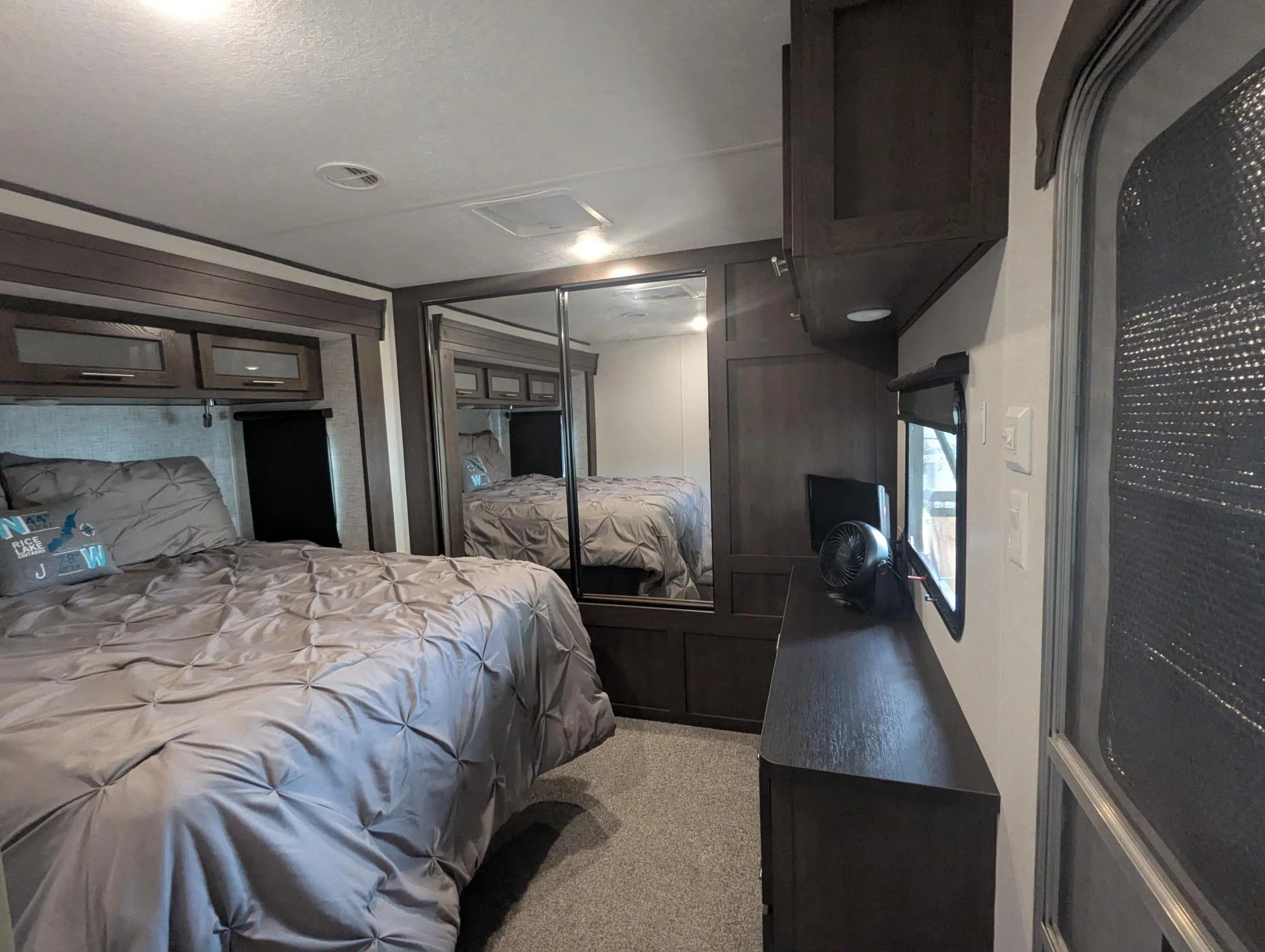 GLEW TRAILER MAIN BEDROOM.jpg