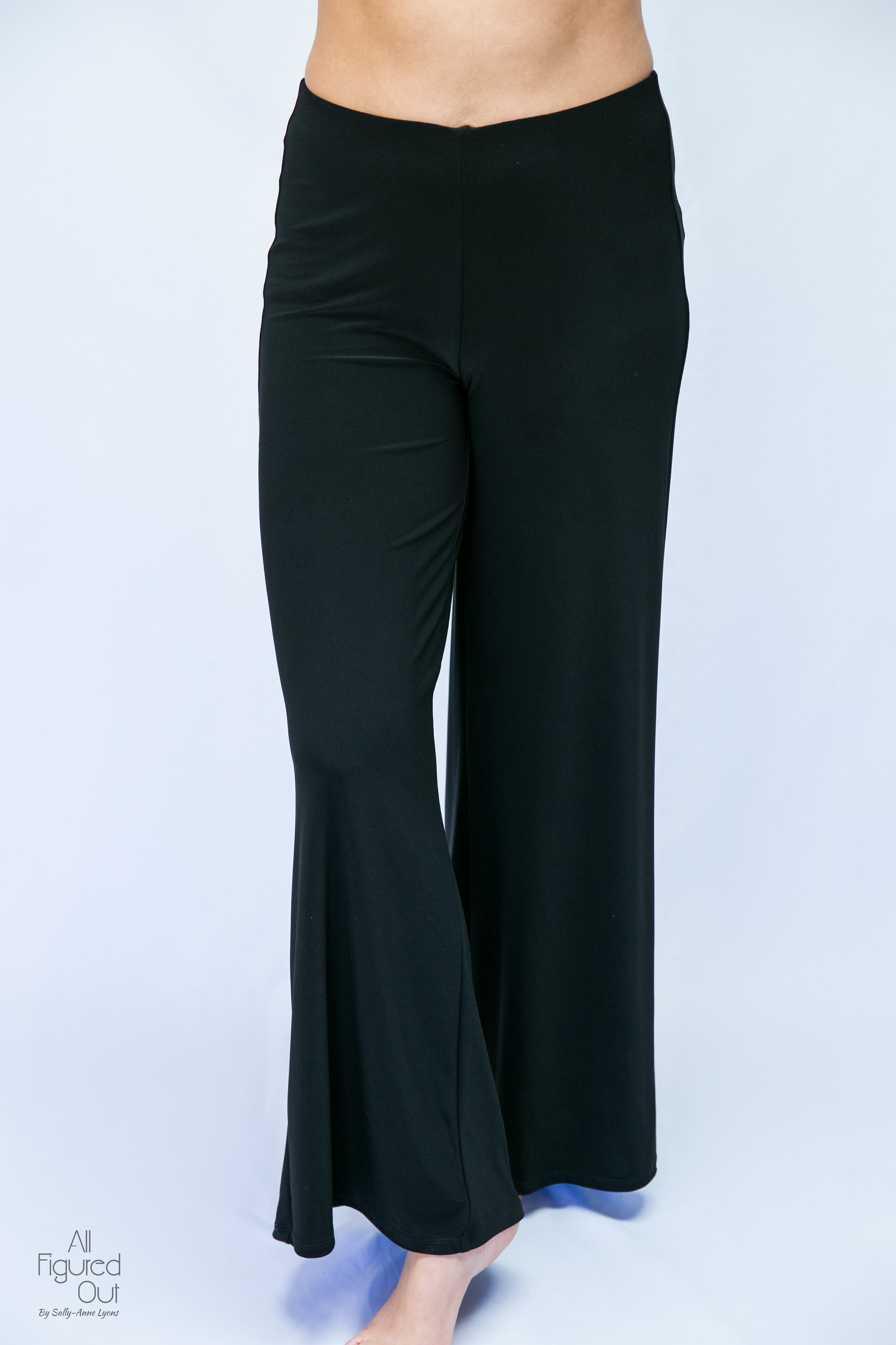 allfiguredoutdesignerwardrobesolutions_sallysentials_30.jpg