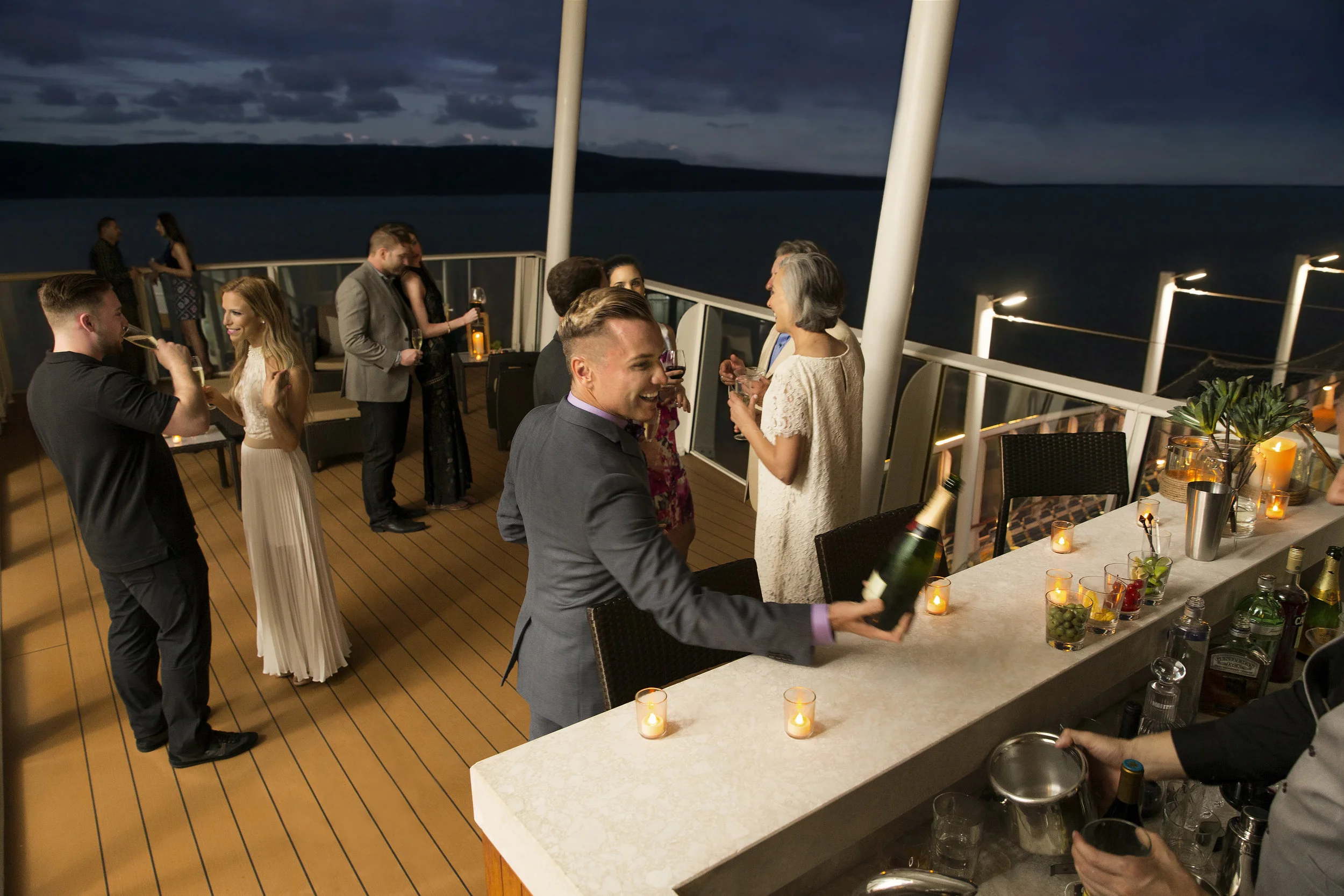 COLLINHUGHES_RCL_OA_GENIE_8_RoyalLoft_CoctailParty_2266_RETOUCHED.jpg