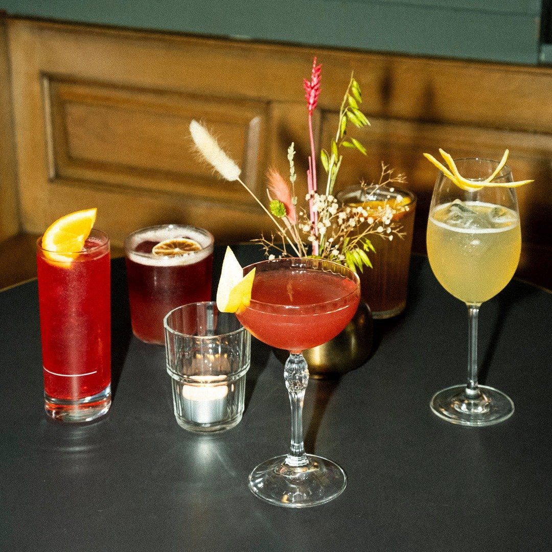Have you tried any of Paulina's new cocktails yet? Enjoy them in our lovely garden.

#exer #barexer #zurich #langstrasse #soulfood #kreis4 #friedchicken #drinkszurich #z&uuml;rich #naturalwine #barfood #cocktails #itssimple #exerkitchen #visitzurich 