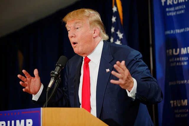 Donald Trump Nói Xin Lỗi