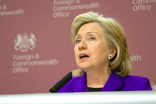 FBI Ok Với Email Của Bà Hillary Clinton