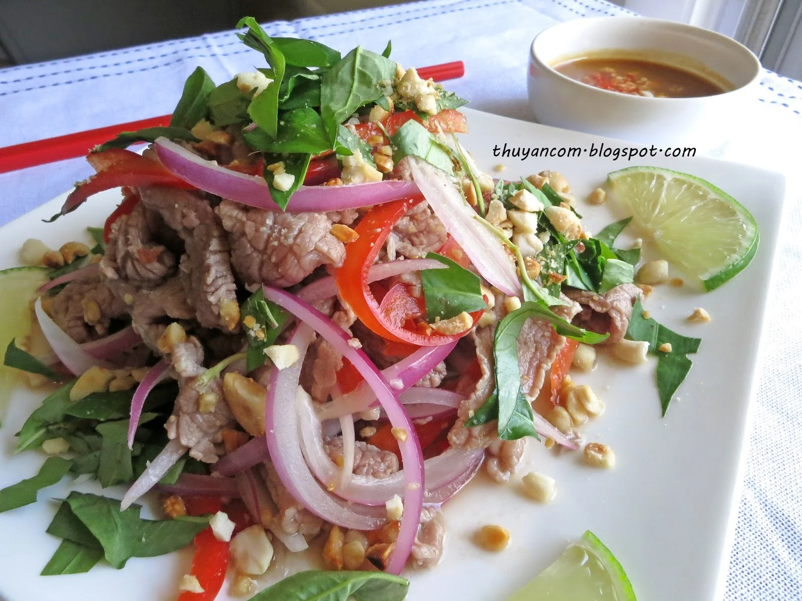 Bò Tái Chanh!