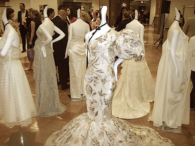 Neiman Marcus: Thuê Quần Áo.