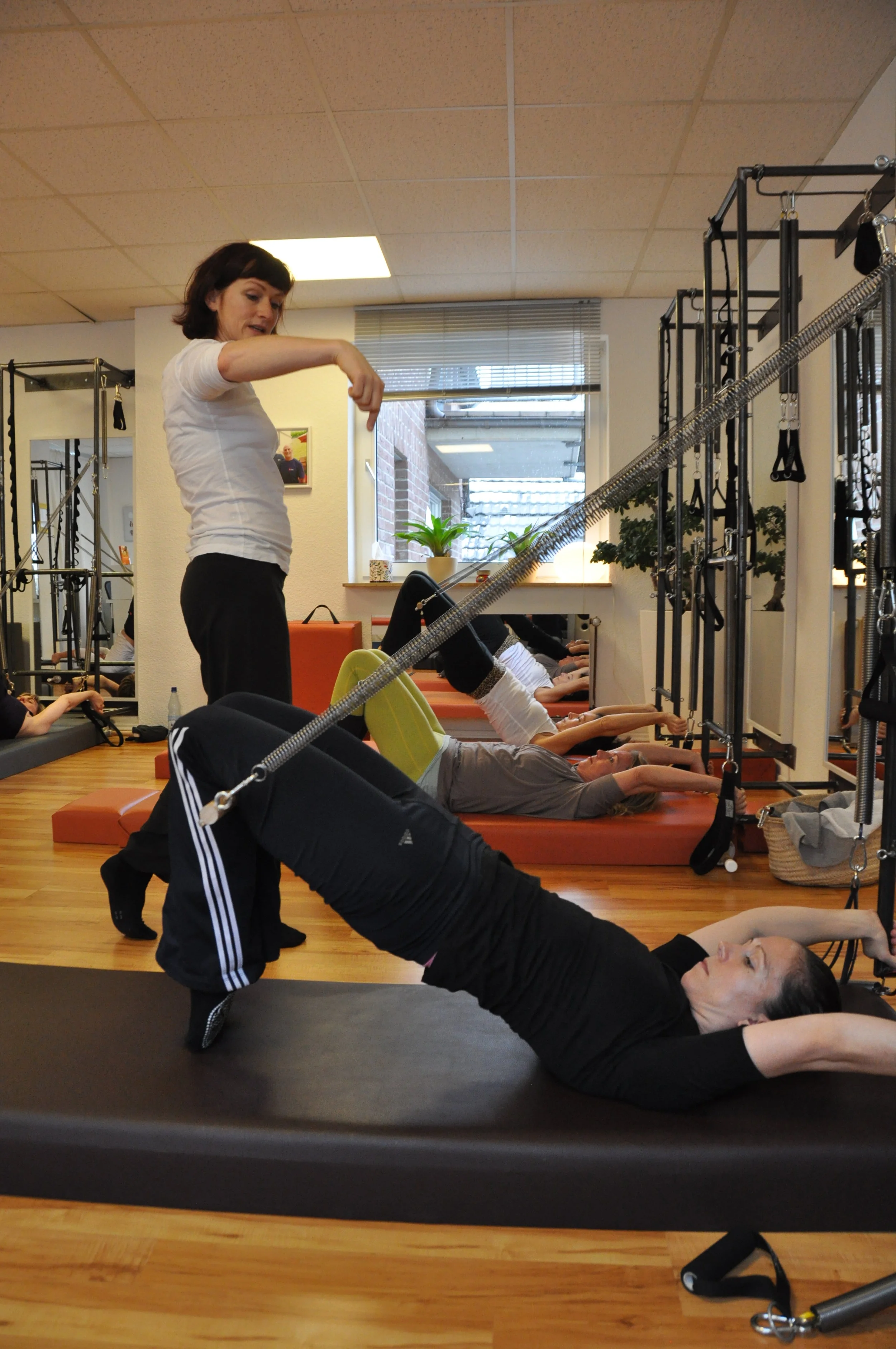 Miriam unterrichtet Mandy die Rolling Stomach Massage