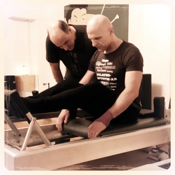 2017.12-Besuch-Arnold-Aschaffenburg-Reformer-Stomach-Massage.jpg