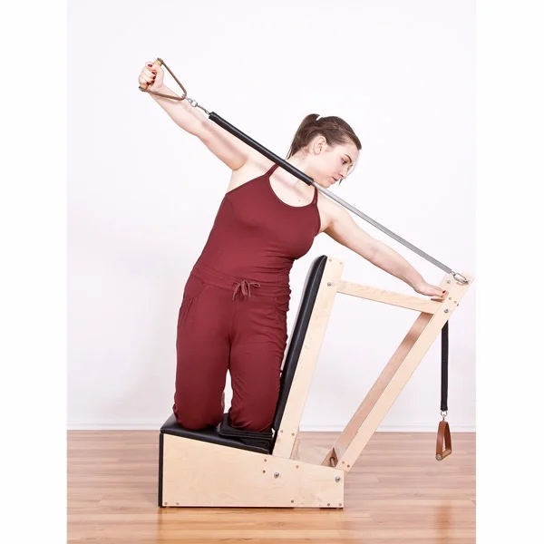 Der traditionelle Pilates Arm Chair - wir sind eines der wenigen Pilates-Studios in Deutschland bei denen Du dieses Gerät überhaupt findest.