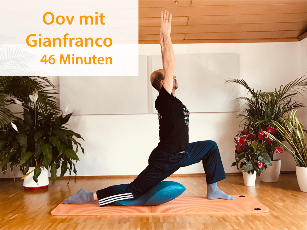 6. Oov - Gianfranco (46 Minuten) - 16.3.2020Der Oov passt sich durch seine ergonomische Form der natürlichen Kurve der Wirbelsäule an. Becken und Rumpf müssen kontinuierlich stabilisiert werden. Dadurch werden viele Muskelgruppen gleichzeitig aktivi…
