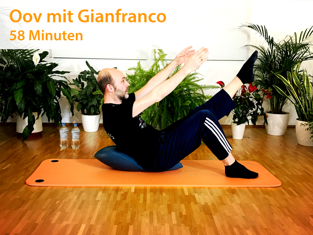 23. Oov - Gianfranco (58 Minuten) - 23.3.2020Für diese Stunde brauchst Du außer einem Oov, zwei leichte Gewichte bzw. zwei kleine Wasserflaschen und je nach Deinen Bedürfnissen ein gefaltetes Handtuch. Diese Stunde beginnt in Rückenlage und wechselt…