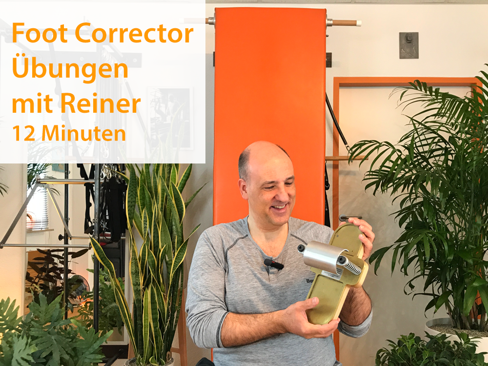 3. Fußübungen mit dem Foot Corrector - Reiner (12 Minuten) - 2.4.2020Mit dem Foot Corrector trainierst Du Füße, Fußgelenke und Powerhouse. Der Foot Corrector hieß ursprünglich "Vorrichtung zur Beseitigung oder Besserung von Bein- und Fußfehlern", he…