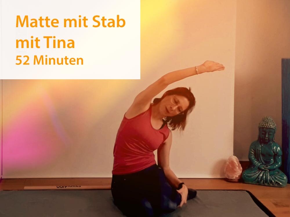 109. Matte mit Stab - Tina (52 Minuten) 18.11.2020In dieser Einheit arbeiten wir mit dem Stab, Besenstil, Handtuch oder Theraband. Es geht um Länge und Weite und die Zentrierung. Einige Übungen werden dir von der Arbeit am Reformer bekannt sein. Vie…