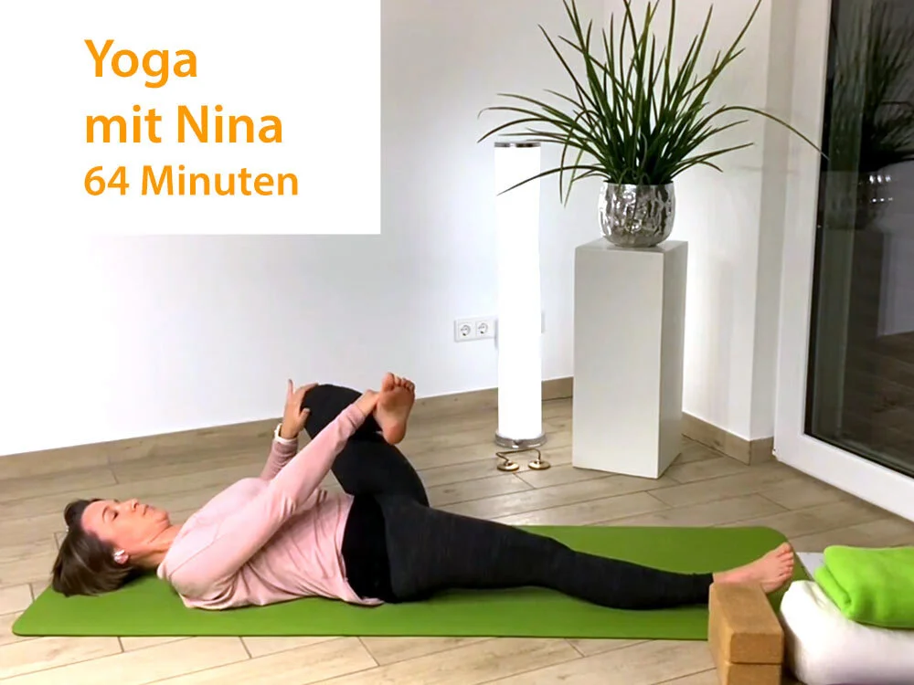 124. Yoga zur Hüft- und Beckenmobilisation - Nina (64 MInuten) - 15.3.2021Langes Sitzen führt mit der Zeit zu einer unbeweglicheren Hüfte und damit in der Folge auch oft zu Knieproblemen. In dieser sanften Yoga-Stunde hilft dir Nina wieder etwas Fle…