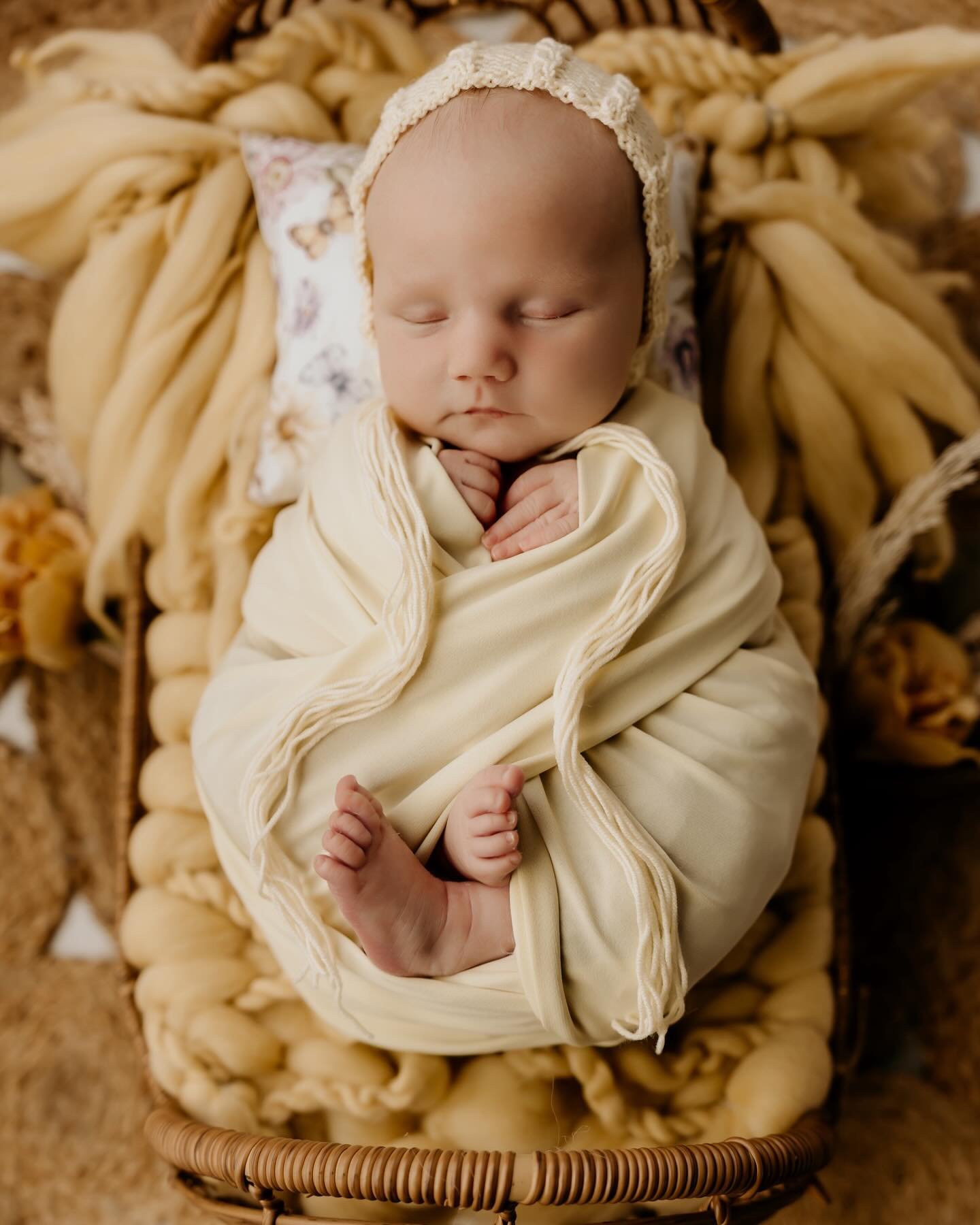 Wrapped in love, surrounded by softness, and completely adored. ✨ From tiny toes to heartfelt snuggles&mdash;this sweet babe brought all the calm, cozy magic. Watching new parents fall deeper in love with their little one is something I&rsquo;ll neve