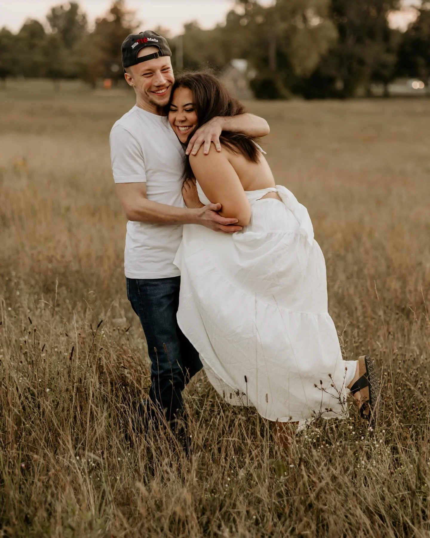 🍁✨ Nothing like capturing cozy moments at Akron Falls Park in the heart of autumn.
&bull;
&bull;
#AkronFalls #FallCoupleSession #WNYPhotographer #BuffaloPhotographer #RochesterPhotographer #WNYWeddings #BuffaloEngagement #UpstateNYPhotographer #West