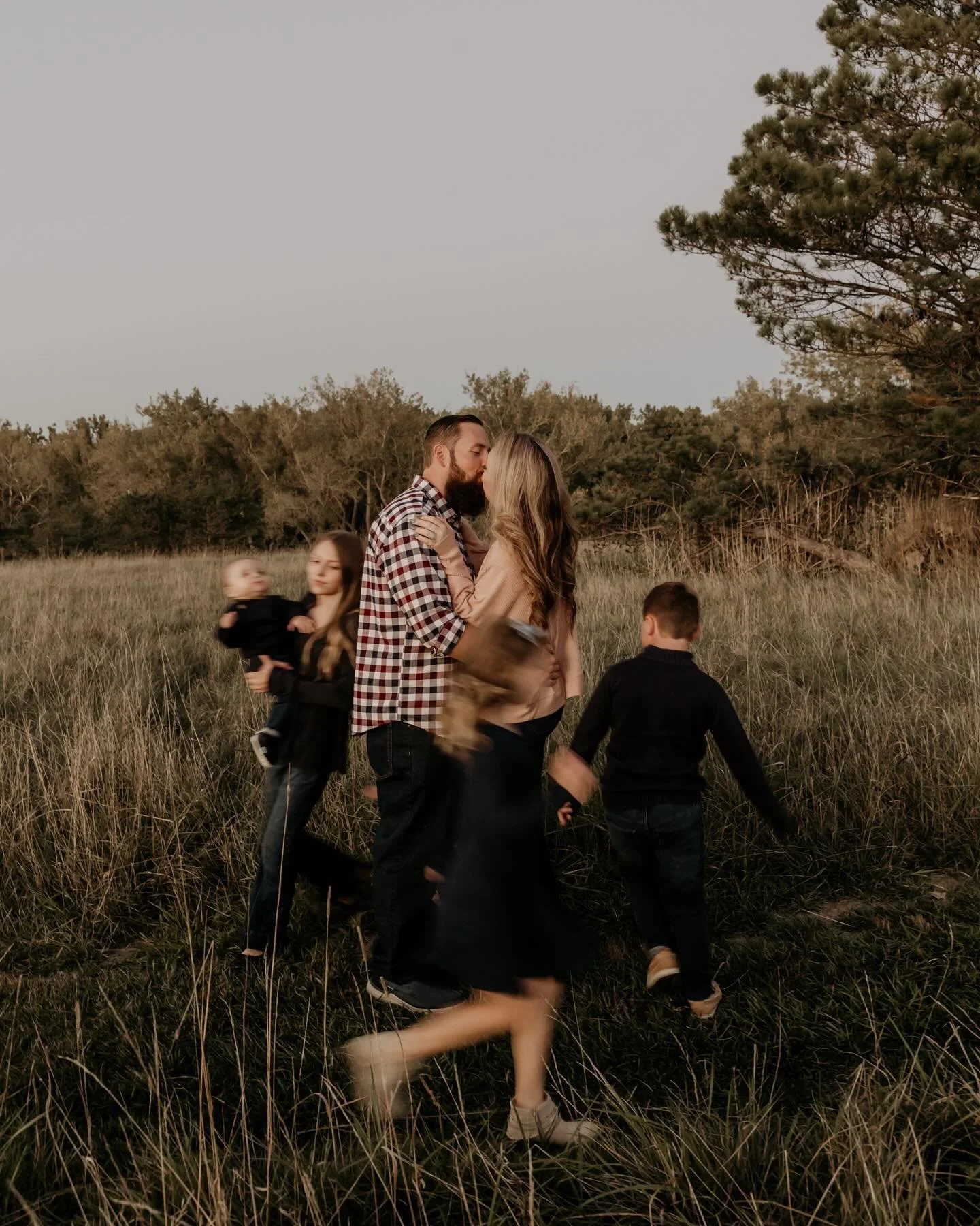 One of the best part of family photos? The giggles in between the poses. 
&bull;
&bull;
#BuffaloPhotographer #BuffaloFamilyPhotographer #BuffaloPhotography #BuffaloNY #BuffaloFamilies #FamilyPhotosBuffalo #WNYPhotographer #WesternNYPhotographer #Buff