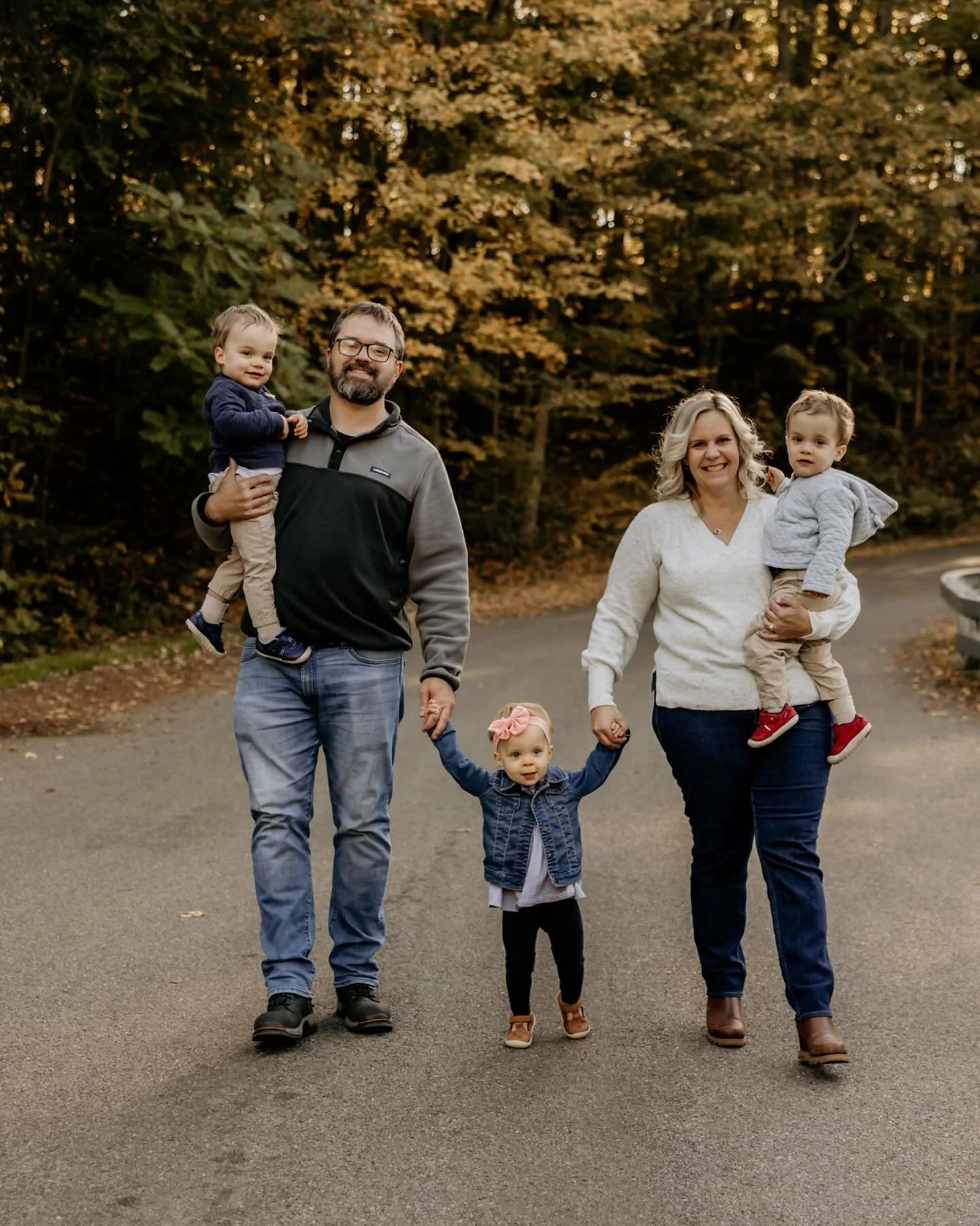 Three times the giggles, three times the love 🍂
&bull;
&bull;
#AkronFallsPark #BuffaloPhotographer #TripletLove #FamilyPhotoshoot #FallVibes #AutumnLeaves #OutdoorFamilySession #GoldenHourPhotography #MomentsThatMatter #ChildhoodCaptured #buffalofam