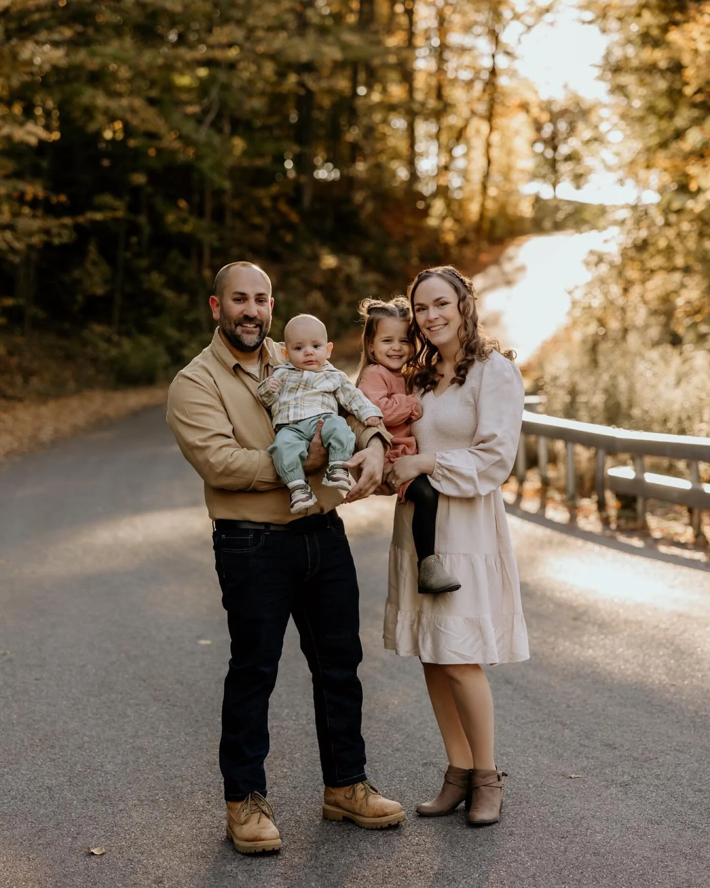 Fall Family Sessions&hellip; always the best! 
&bull;
&bull;
#buffalofamily #buffalofamilyphotography #wnyfamilyphotographer #fallminisessions #wnyfamilyphotos
