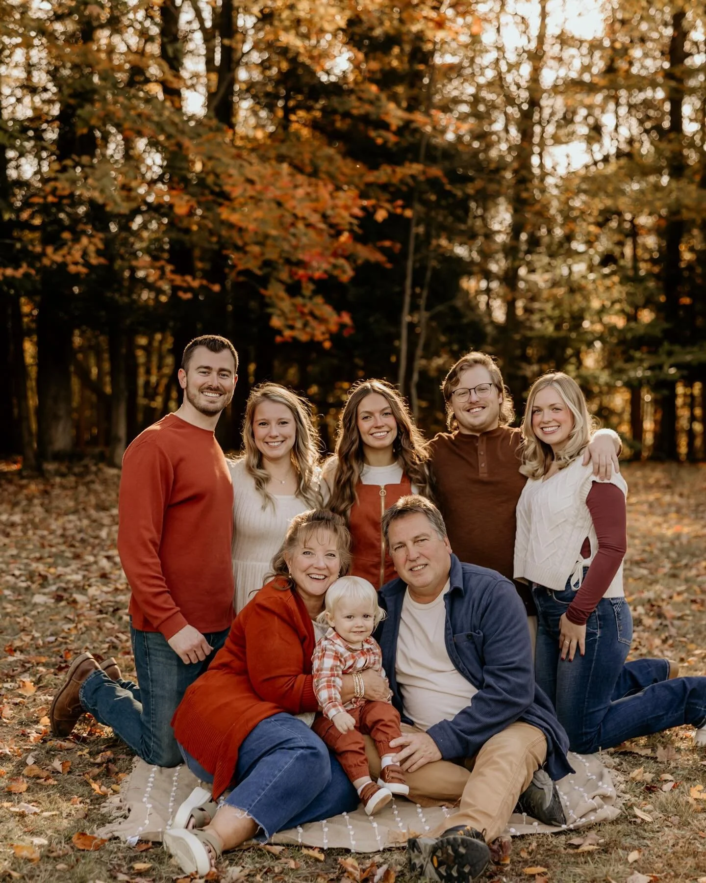 All the generations in one frame. 🤎
&bull;
&bull;
#wnyphotographer #buffalofamilyphotography #wnyfamilyphotographer #buffalofamilyportraits #buffalofamilyphotos