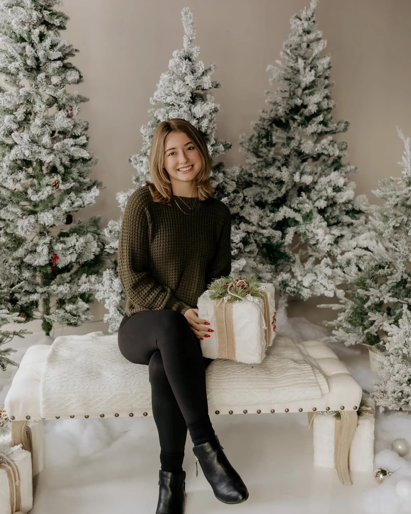 Holiday Sessions are underway and you&rsquo;ll see a feed full in the near future ✨
&bull;
&bull;
#holiday #holidayminisessions #buffalofamilyphotography #wnyfamilyphotographer #wnyfamilyphotos