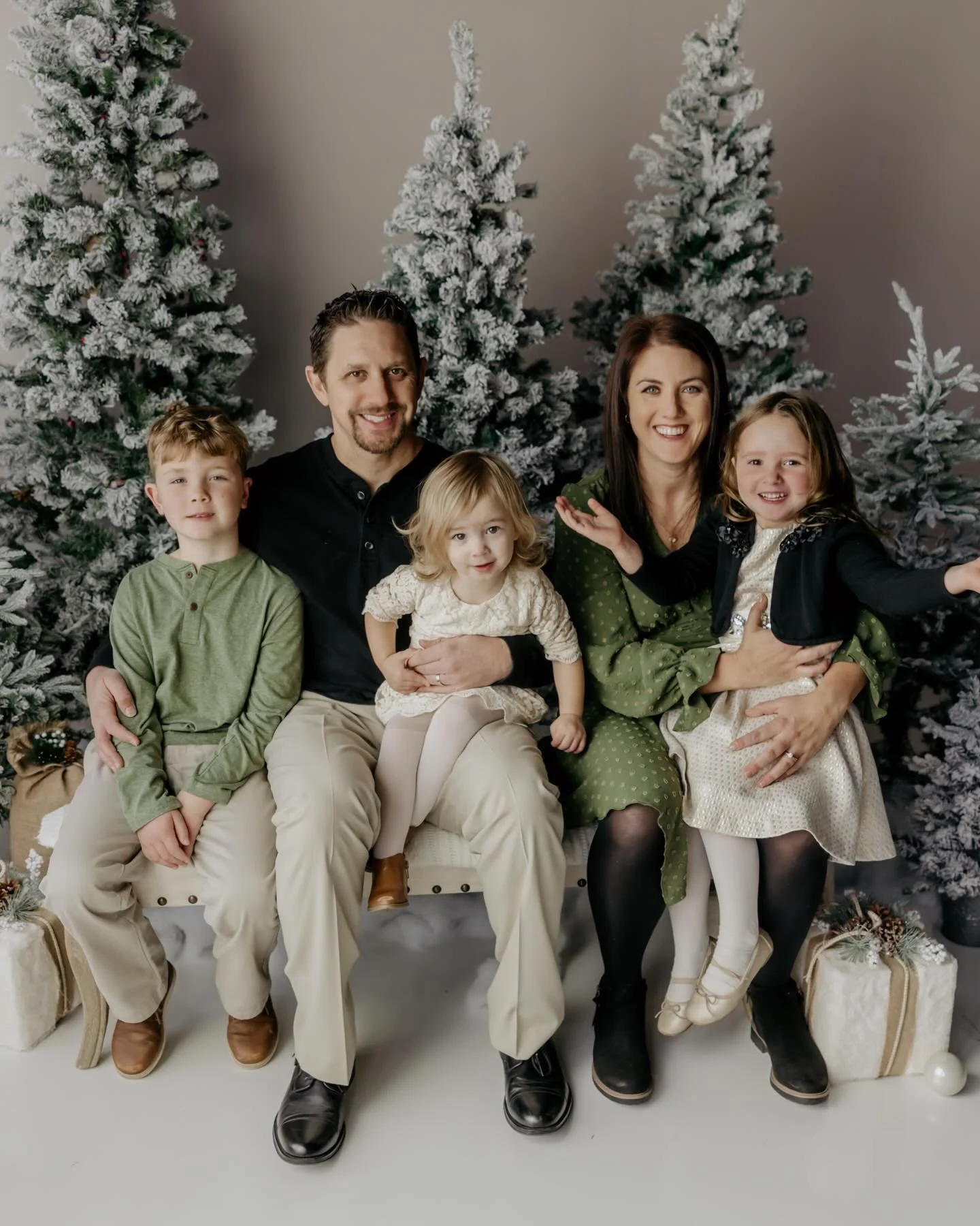 The kind of moments that make the season feel extra sweet.
&bull;
&bull;
#HolidayPhotos
#ChristmasMiniSession
#CookieSession
#BakingMemories
#ChristmasPhotoshoot
#HolidayMagic
#BuffaloPhotographer
#WNYPhotographer
#LifestylePhotography
#KidsPhotograp