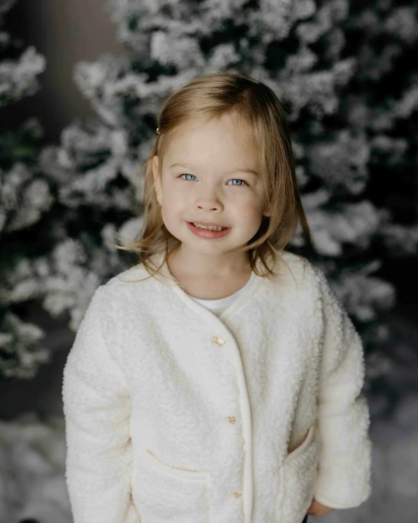 Soft light, cozy textures, and a whole lot of sweetness 🤍📷
&bull;
&bull;
#BuffaloPhotographer #WNYPhotographer #NiagaraFallsPhotographer #HolidayMiniSessions #WinterMiniSessions #ChildPortraitPhotography #KidsPortraits #StudioPhotography #BuffaloNY