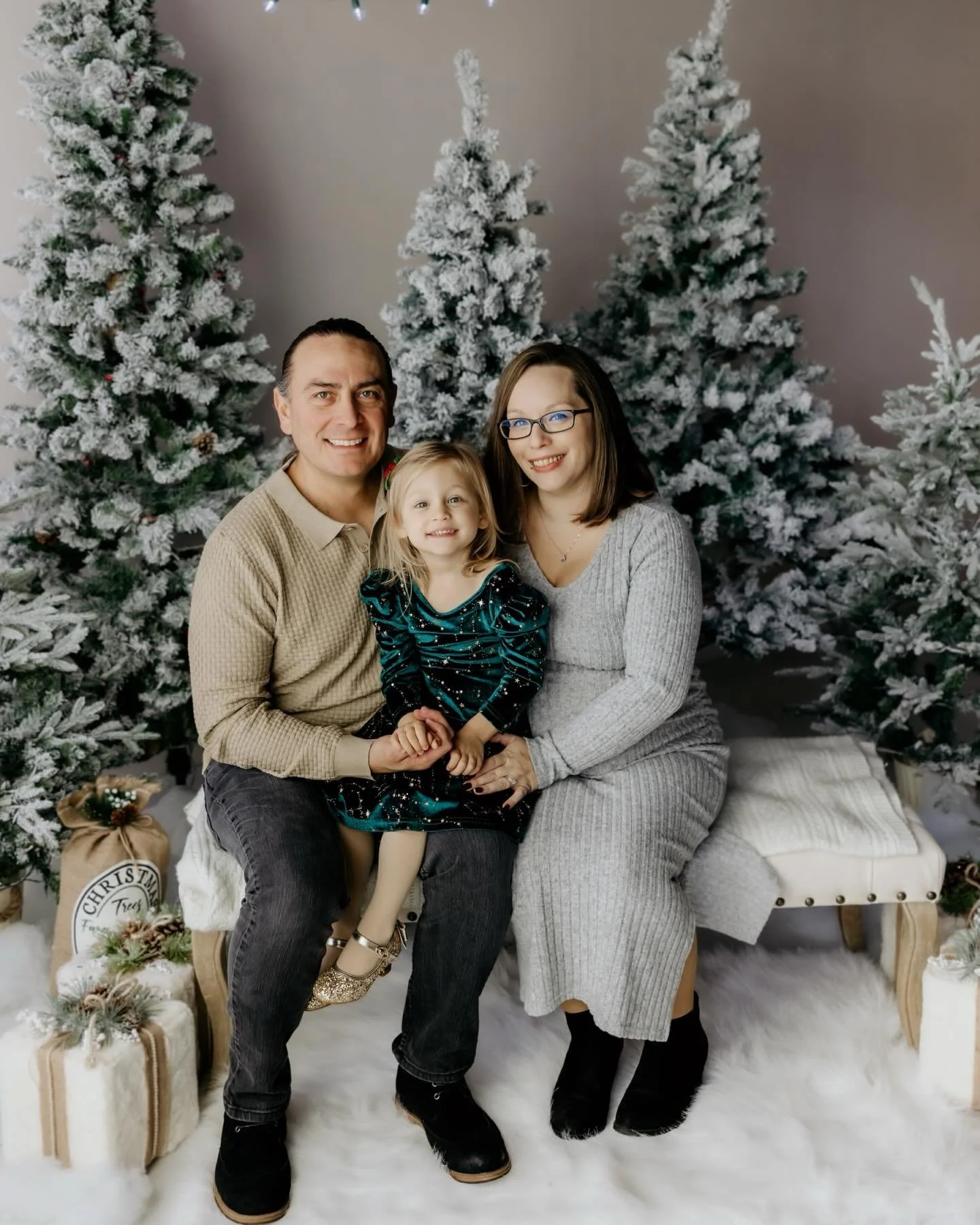 Winter magic, warm smiles, and the kind of love that makes the season shine 🤍