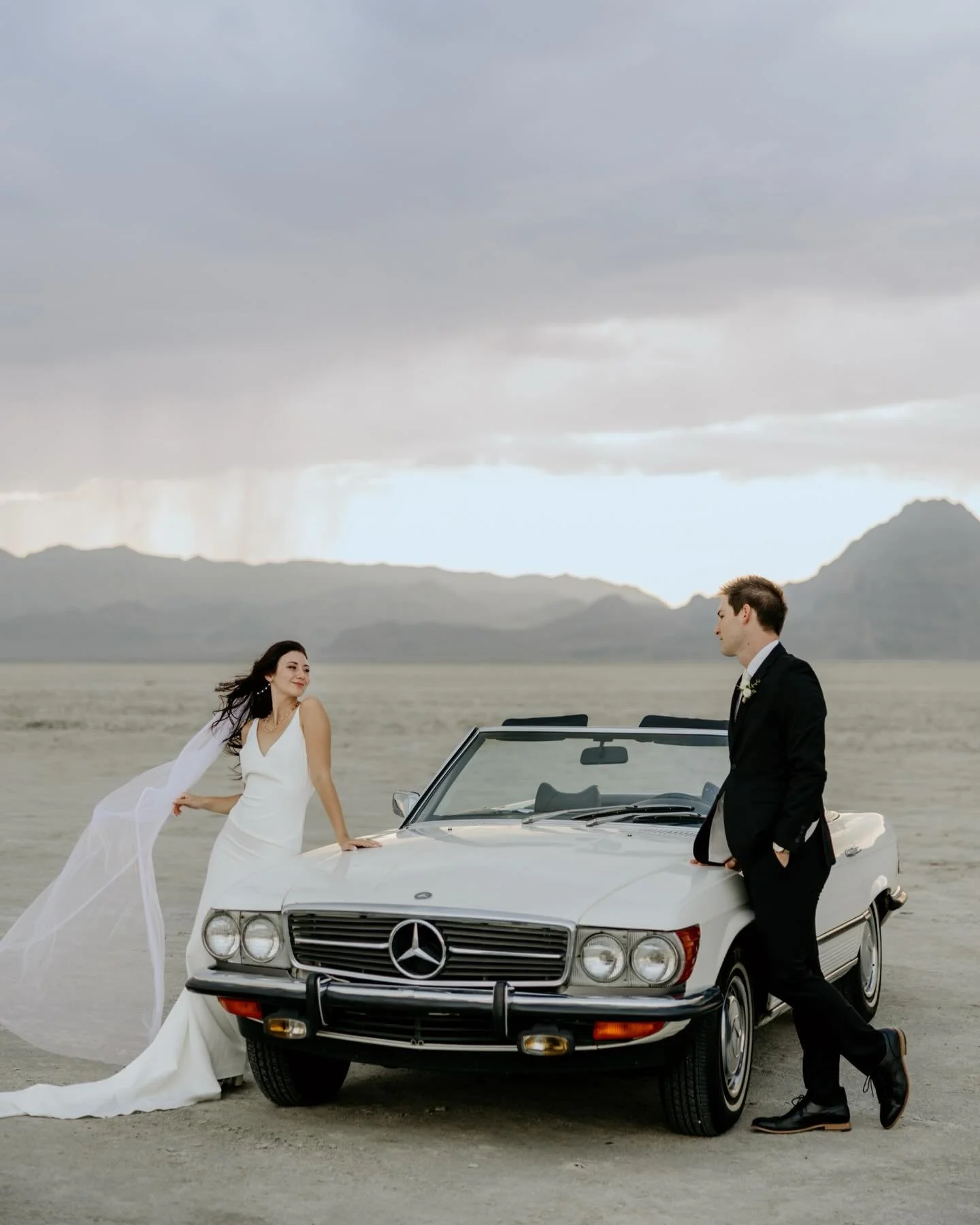 Effortless. Elegant. Unforgettable.
&bull;
&bull;
Host: @saturneducationco 
Models: @model.couple.colorado 
Florals: @modern.petals 
Gown: @lovebirdrentals 
Car: @utahvintagecars
