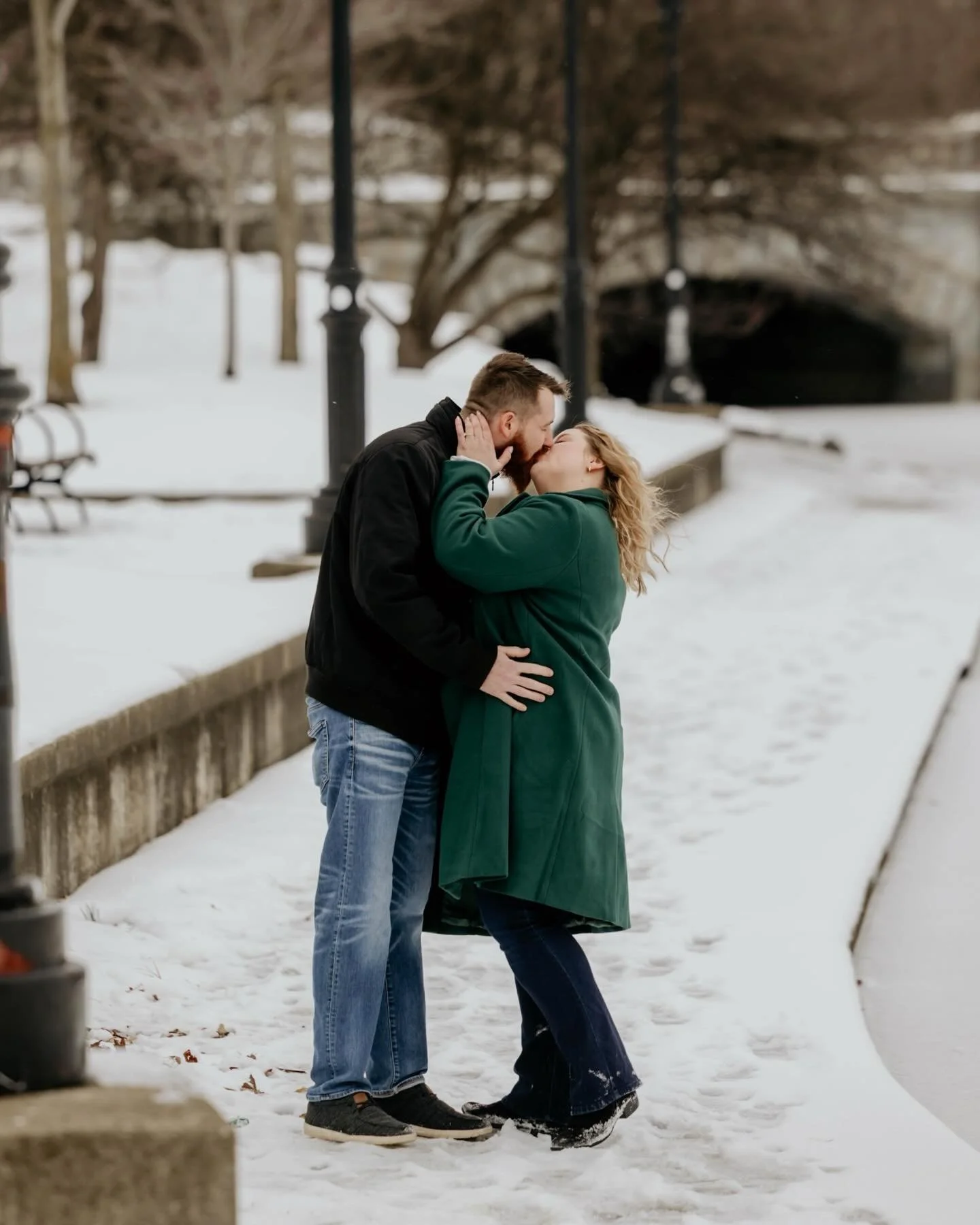 Obsessed with winter love stories like this ❄️🤍✨